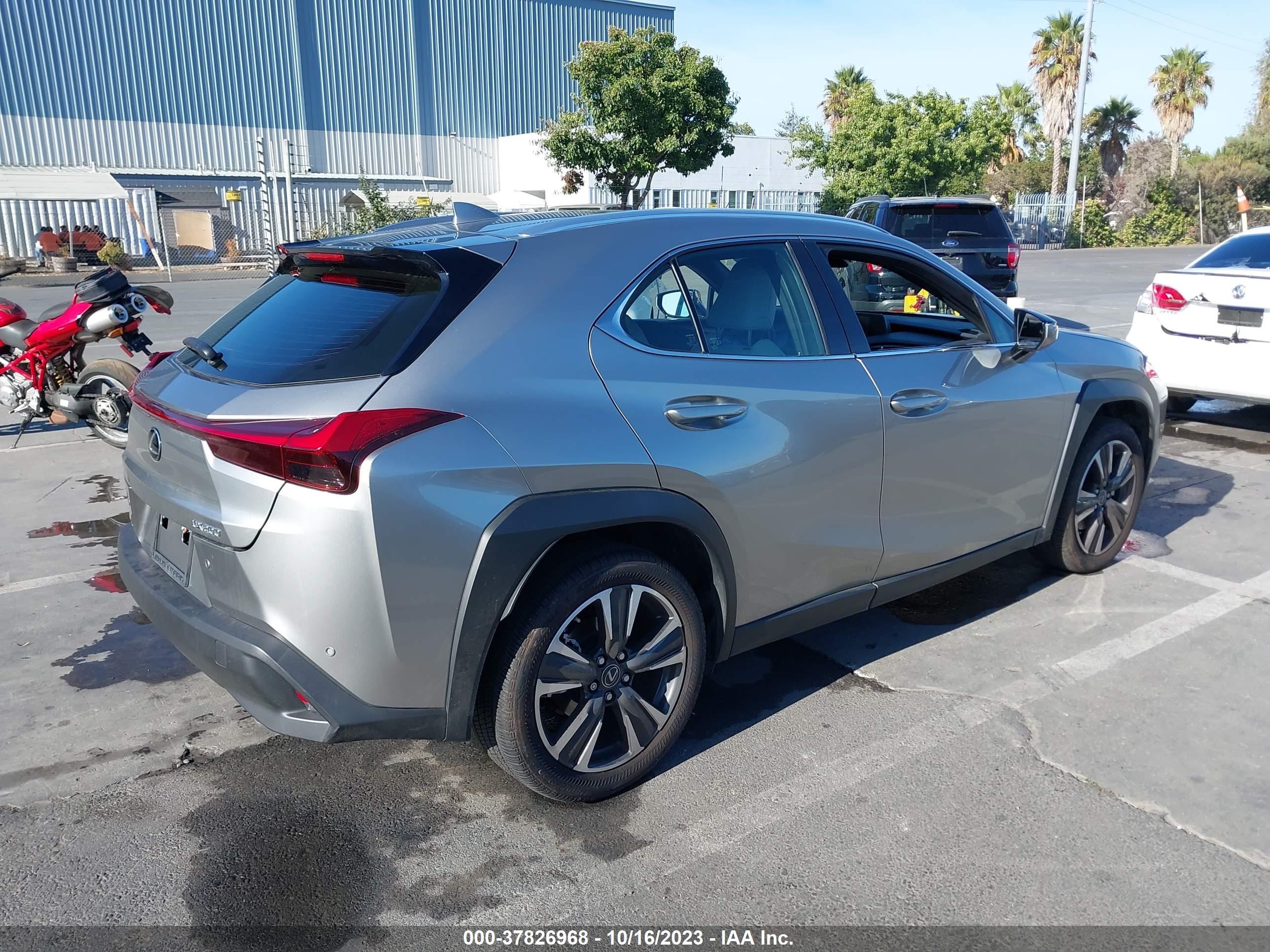 Photo 3 VIN: JTHX3JBH5N2047162 - LEXUS UX 