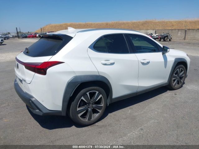 Photo 3 VIN: JTHX3JBH7L2029890 - LEXUS UX 