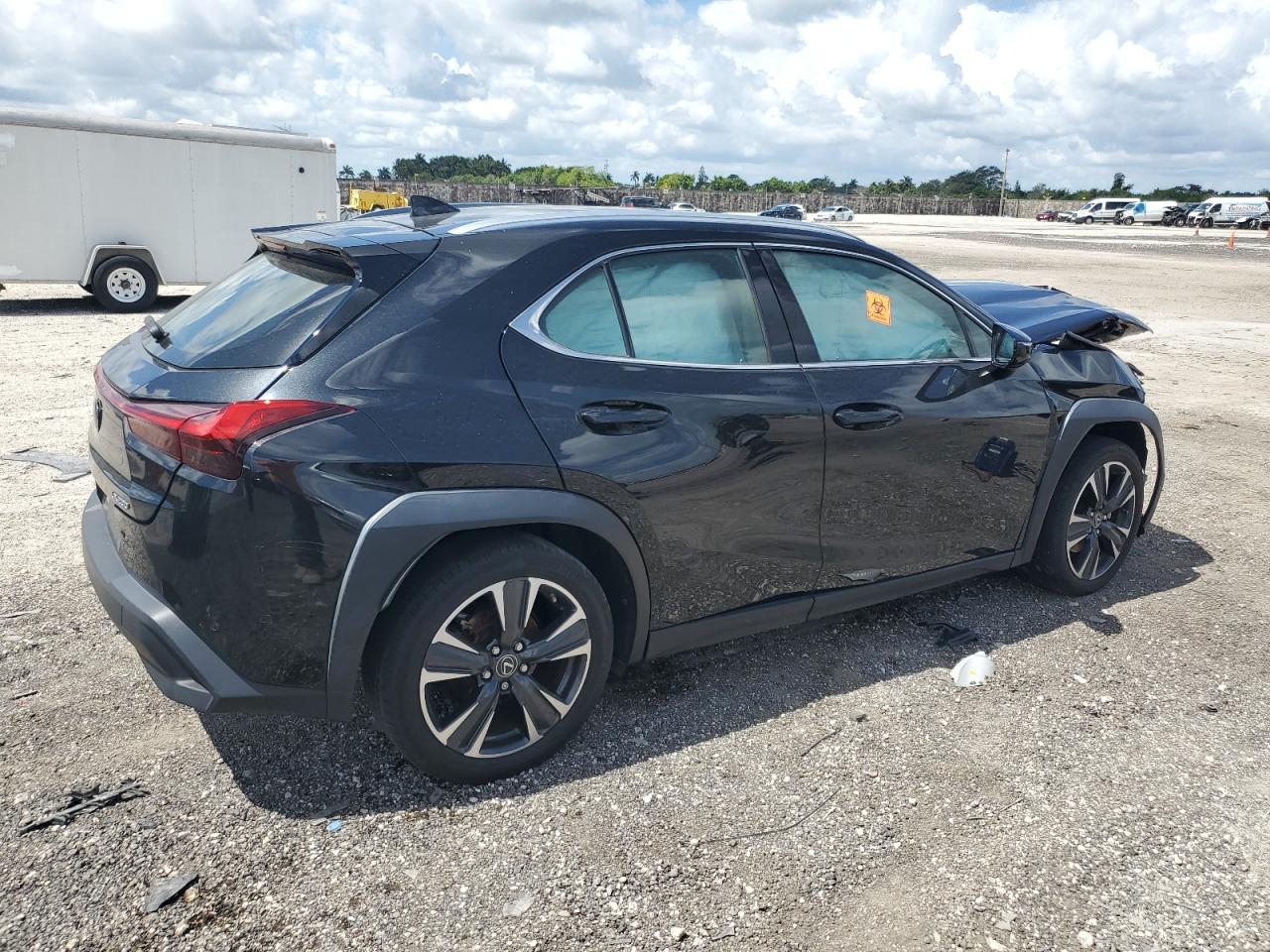 Photo 2 VIN: JTHX3JBH7M2038350 - LEXUS UX 