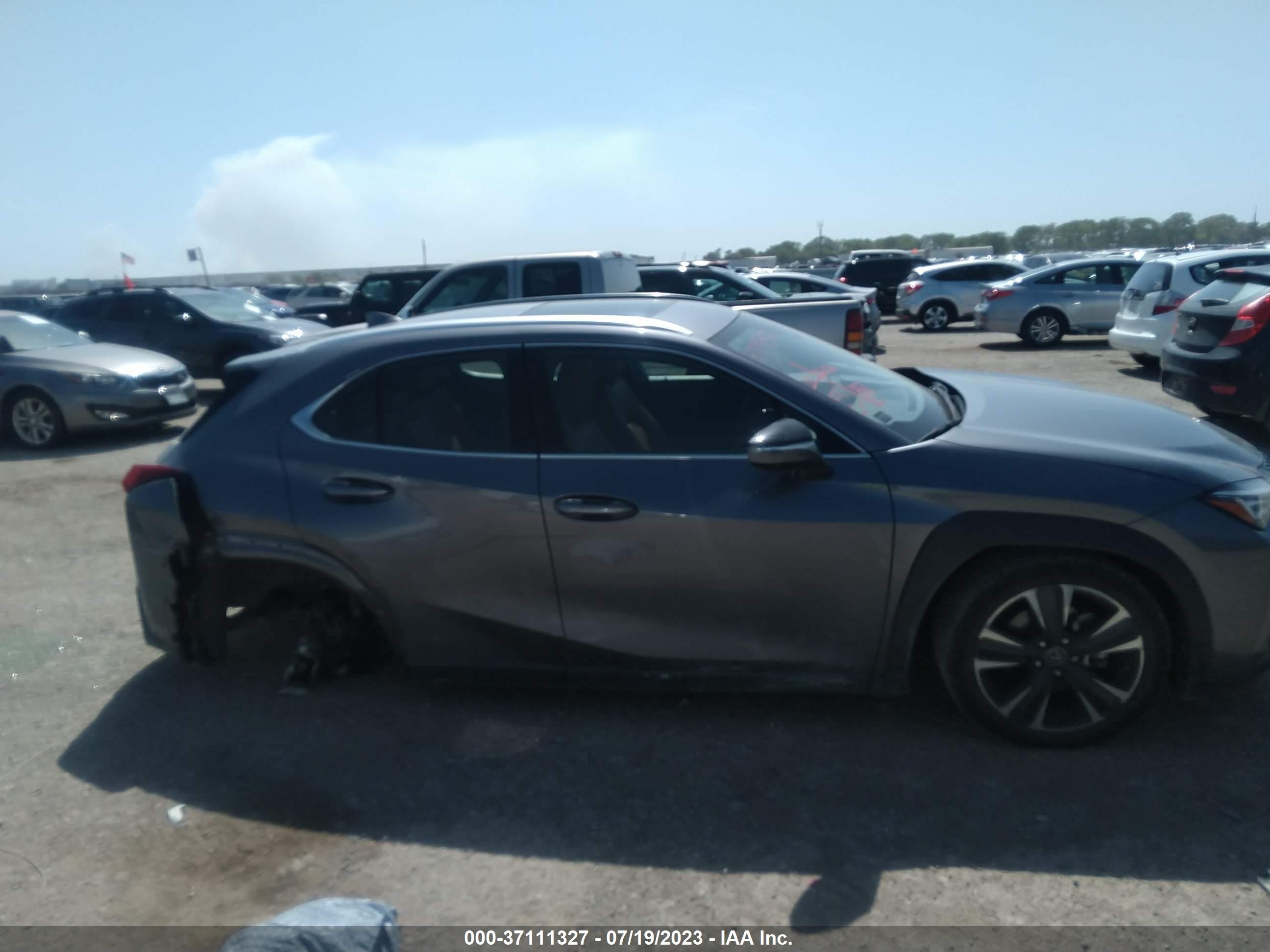 Photo 12 VIN: JTHX3JBH8L2021524 - LEXUS UX 