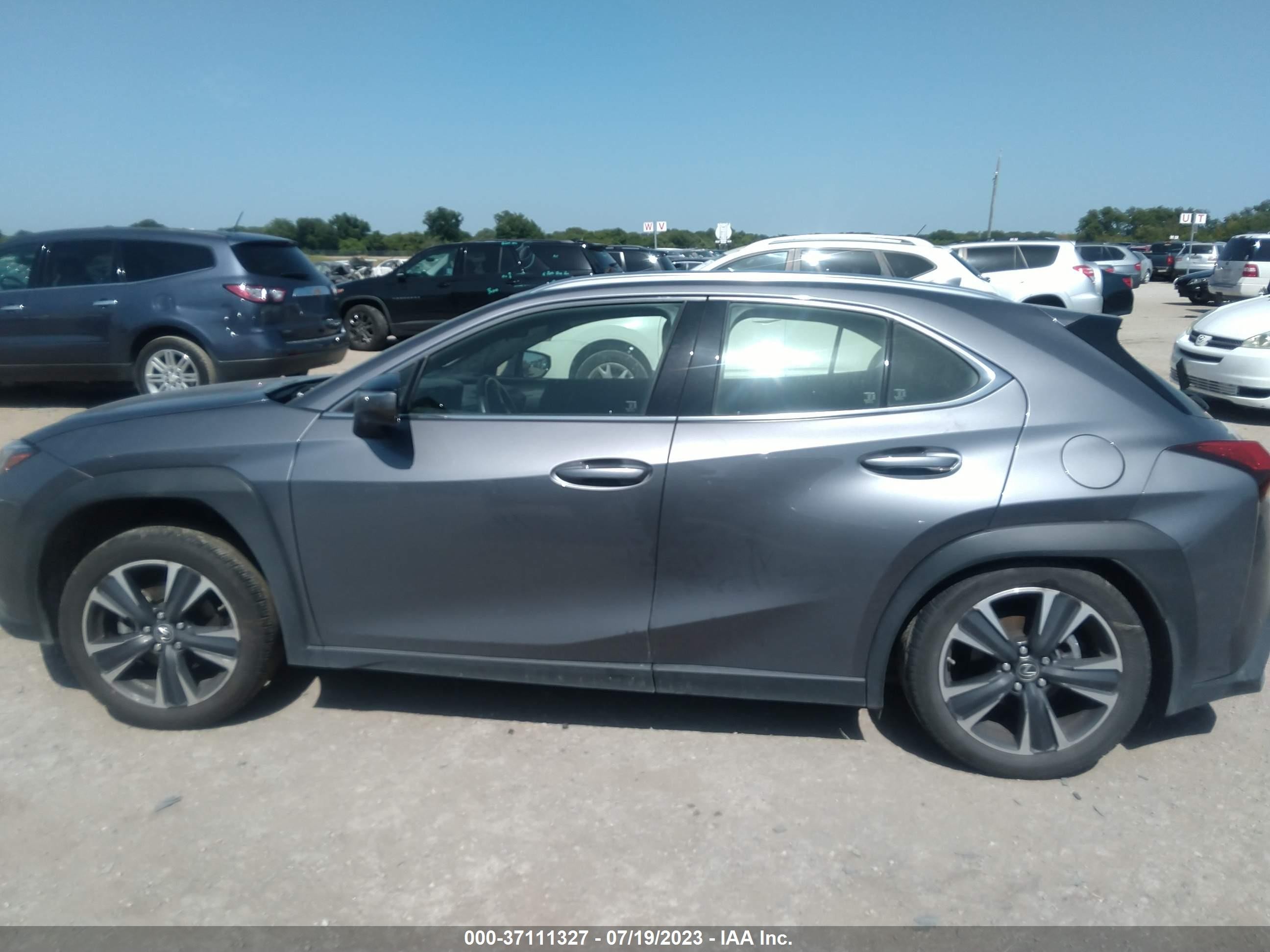 Photo 13 VIN: JTHX3JBH8L2021524 - LEXUS UX 