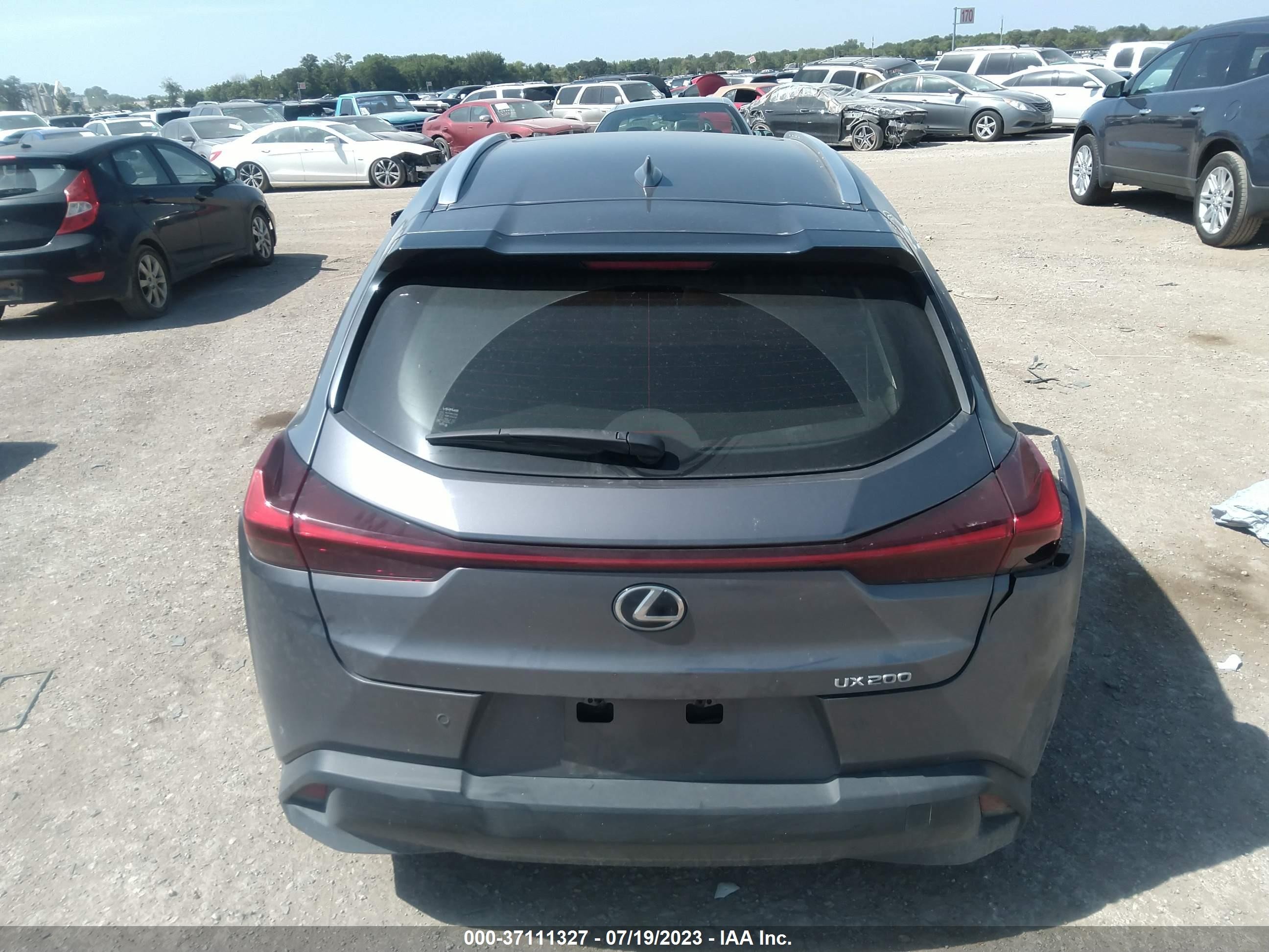 Photo 15 VIN: JTHX3JBH8L2021524 - LEXUS UX 