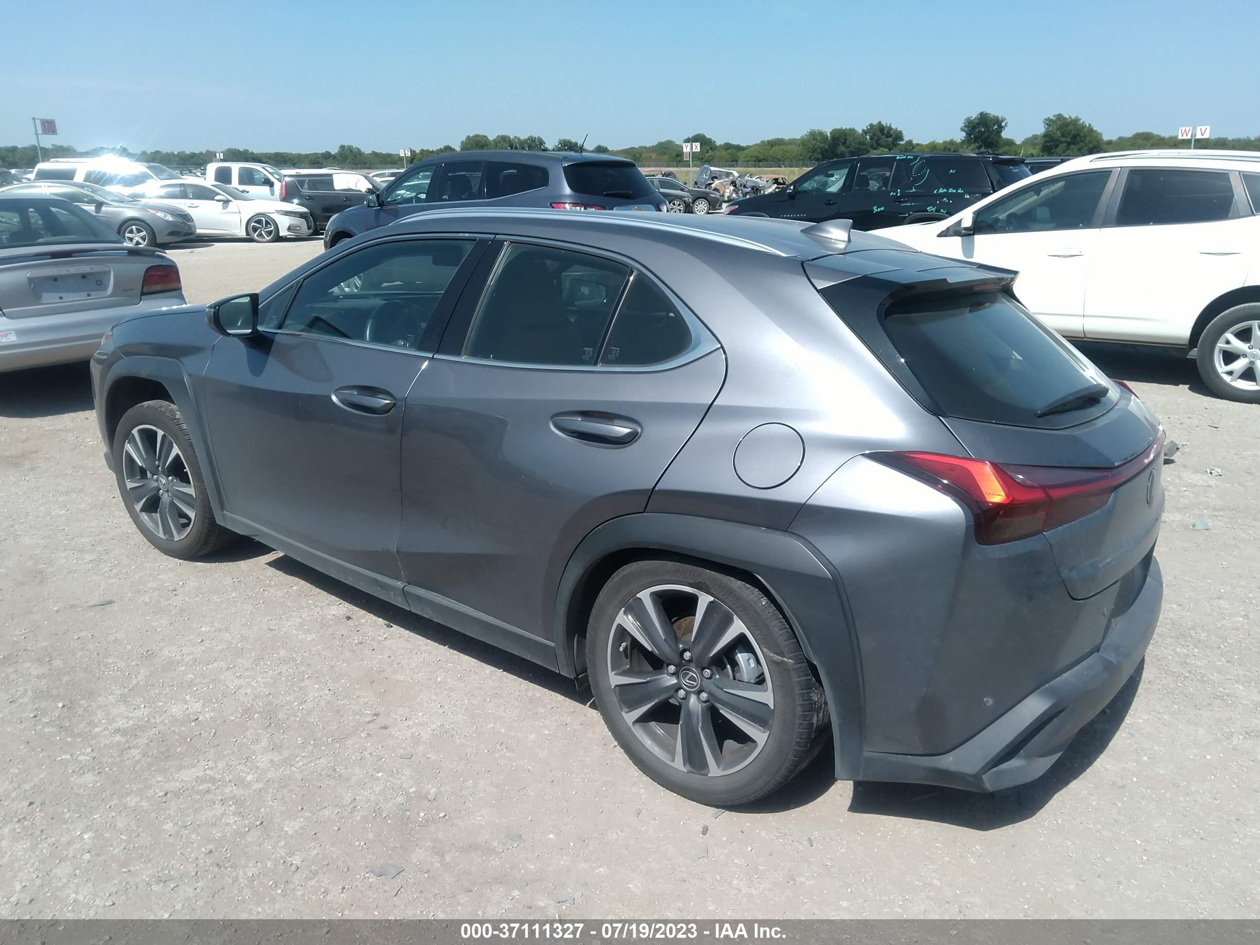 Photo 2 VIN: JTHX3JBH8L2021524 - LEXUS UX 