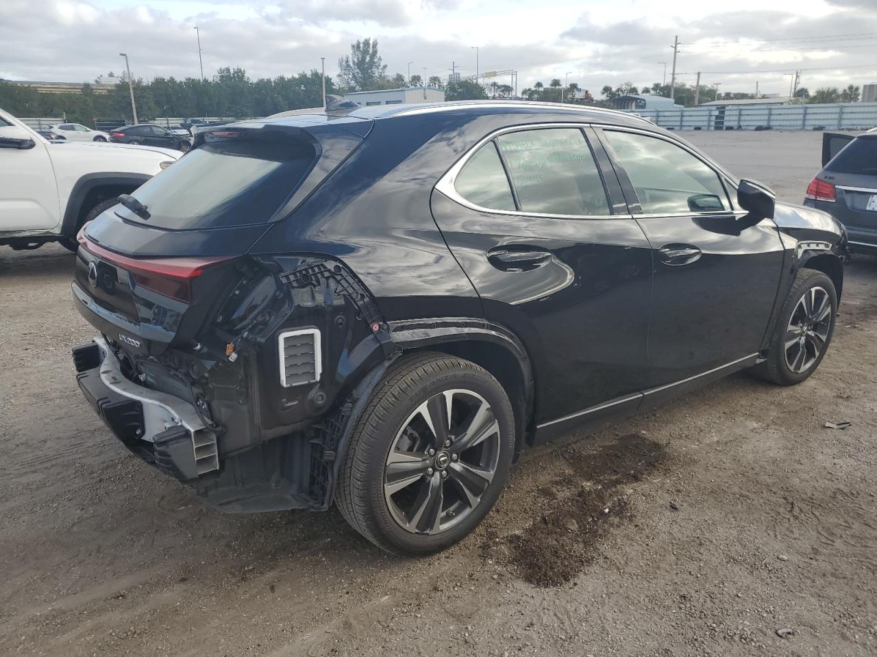 Photo 2 VIN: JTHX3JBH9M2037703 - LEXUS UX 