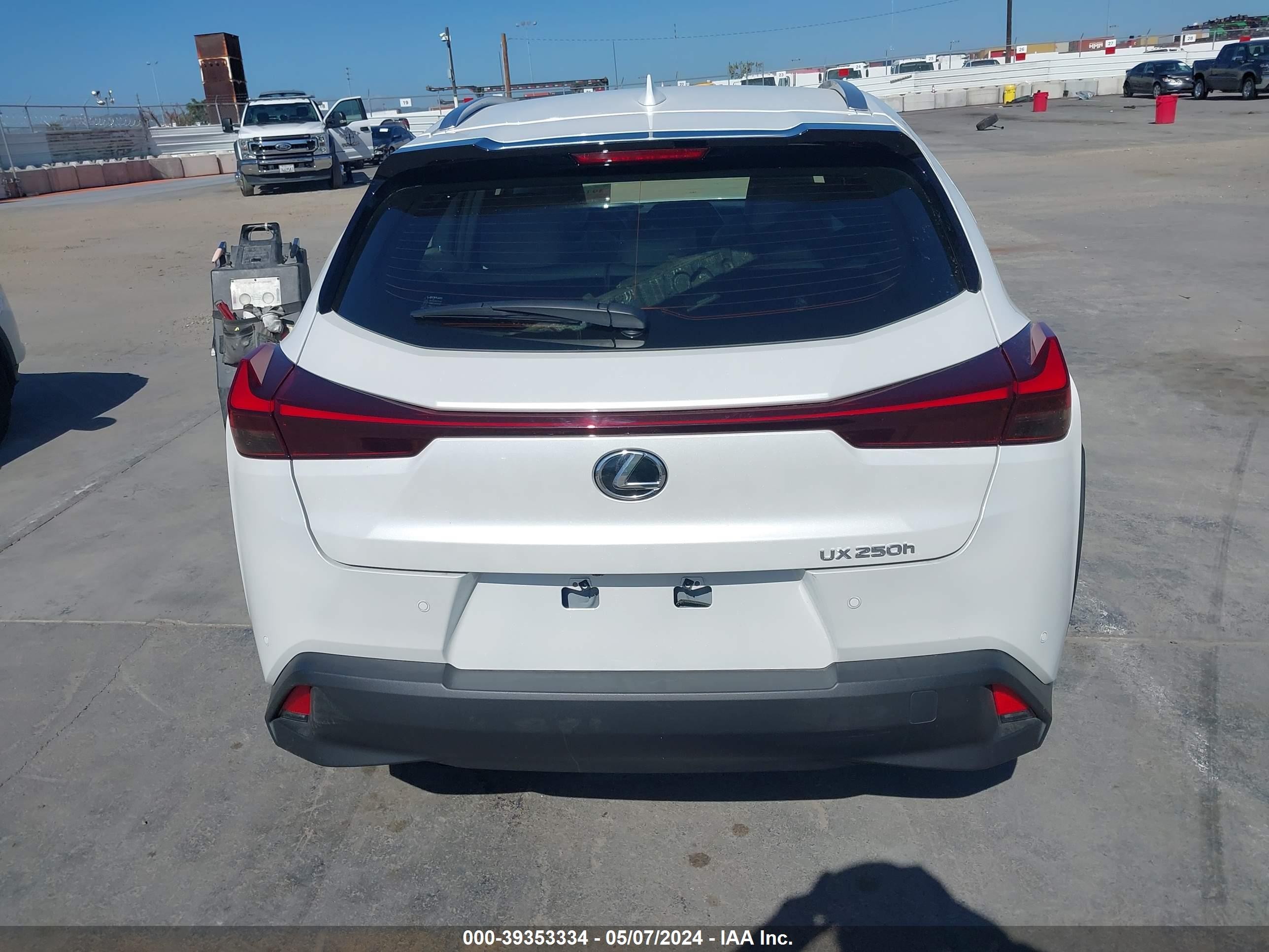 Photo 15 VIN: JTHX6JBH7R2176274 - LEXUS UX 