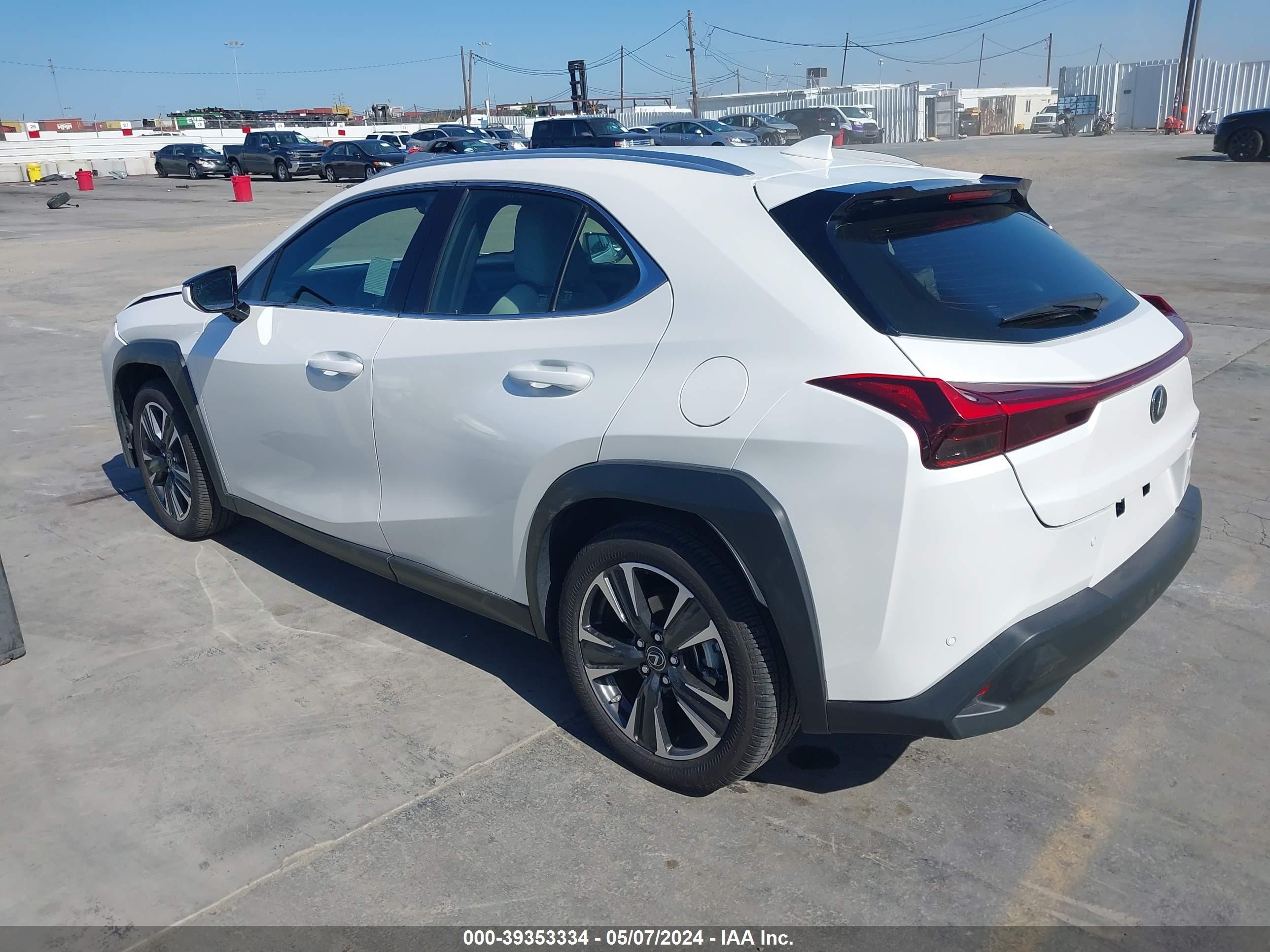 Photo 2 VIN: JTHX6JBH7R2176274 - LEXUS UX 