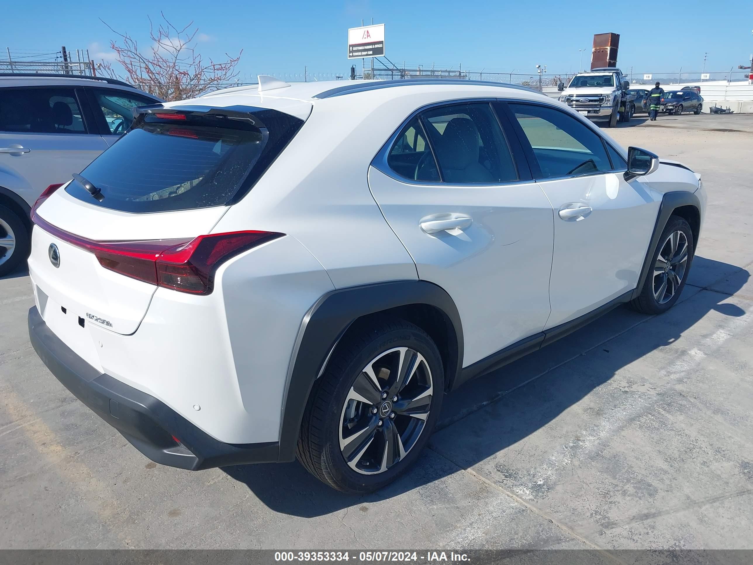 Photo 3 VIN: JTHX6JBH7R2176274 - LEXUS UX 