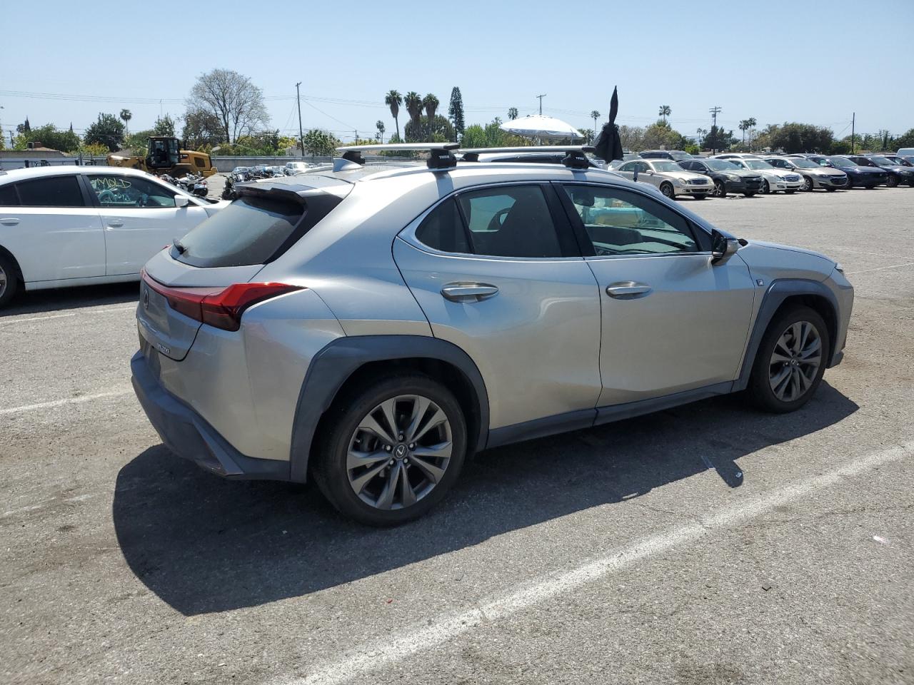 Photo 2 VIN: JTHY3JBH0K2001433 - LEXUS UX 