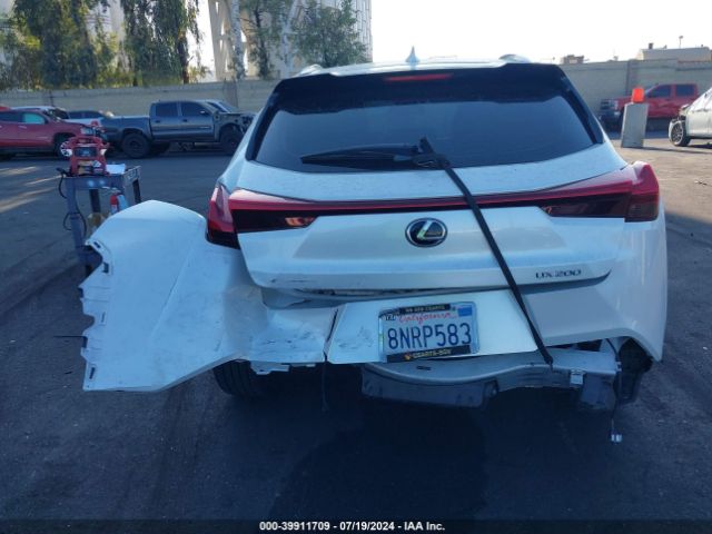 Photo 5 VIN: JTHY3JBH3K2013950 - LEXUS UX 200 