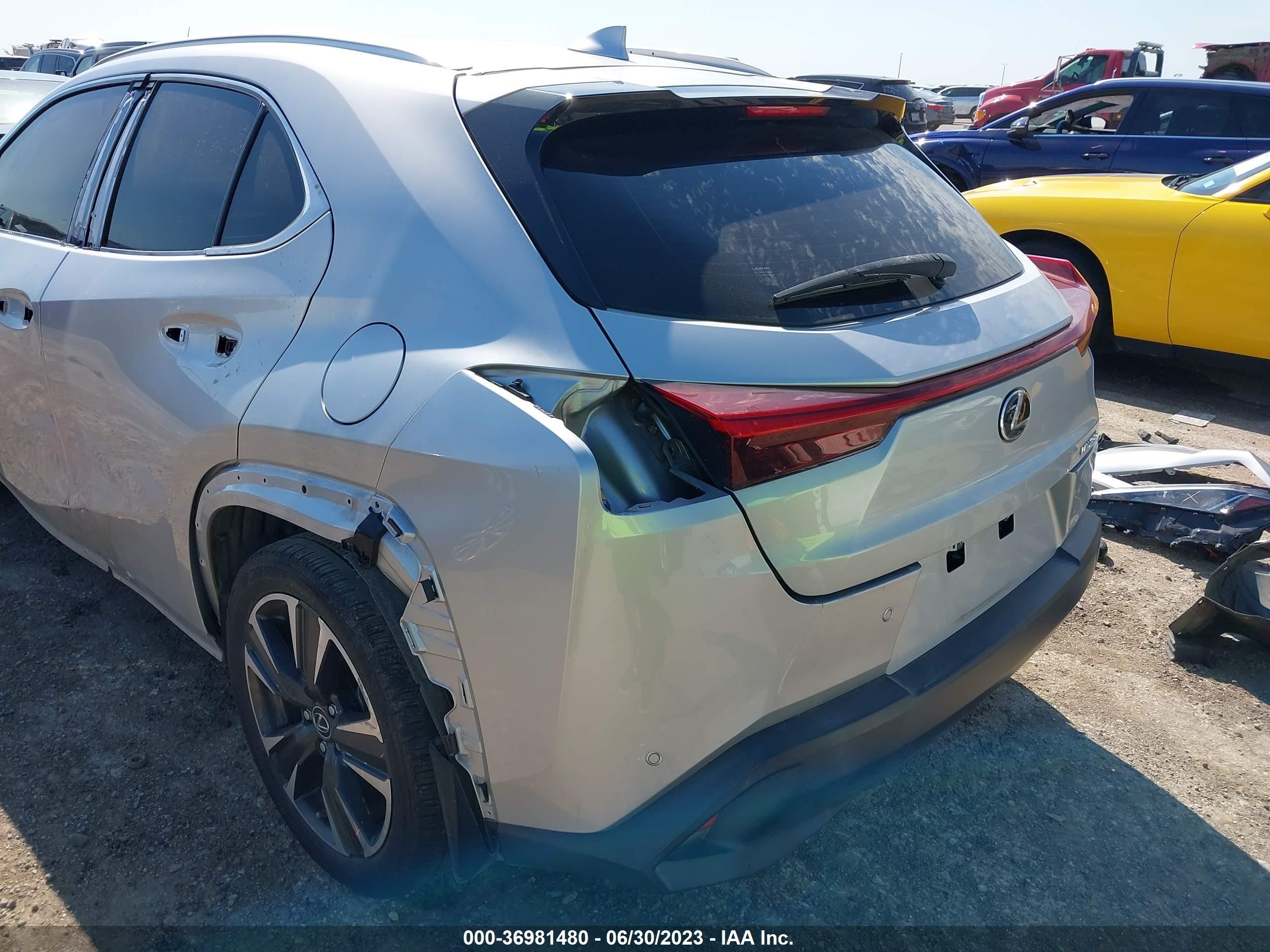 Photo 2 VIN: JTHY3JBH5K2003307 - LEXUS UX 