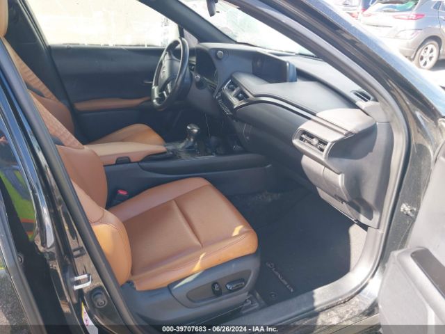 Photo 4 VIN: JTHY3JBH6K2000397 - LEXUS UX 