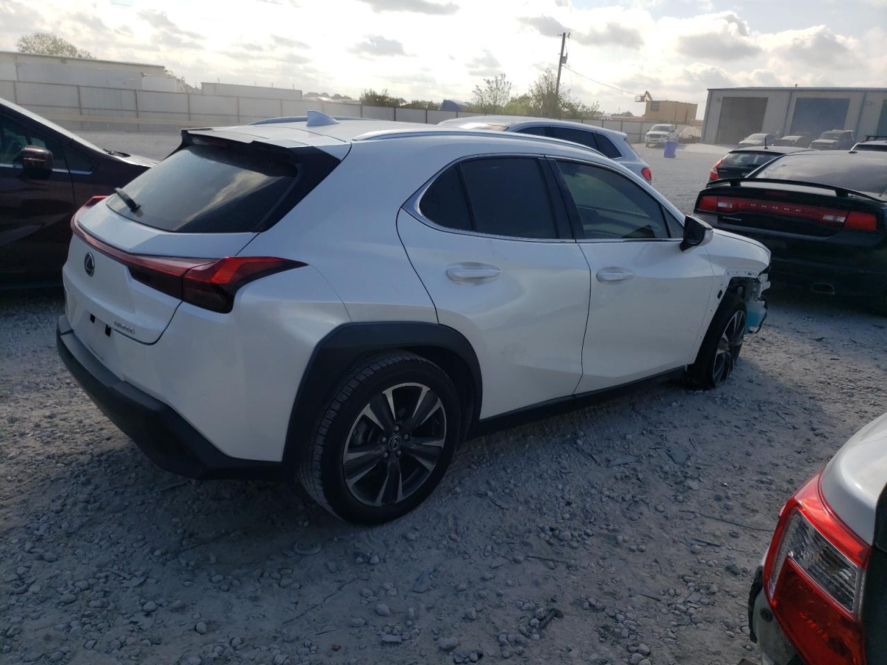 Photo 2 VIN: JTHY3JBH7K2020545 - LEXUS UX 