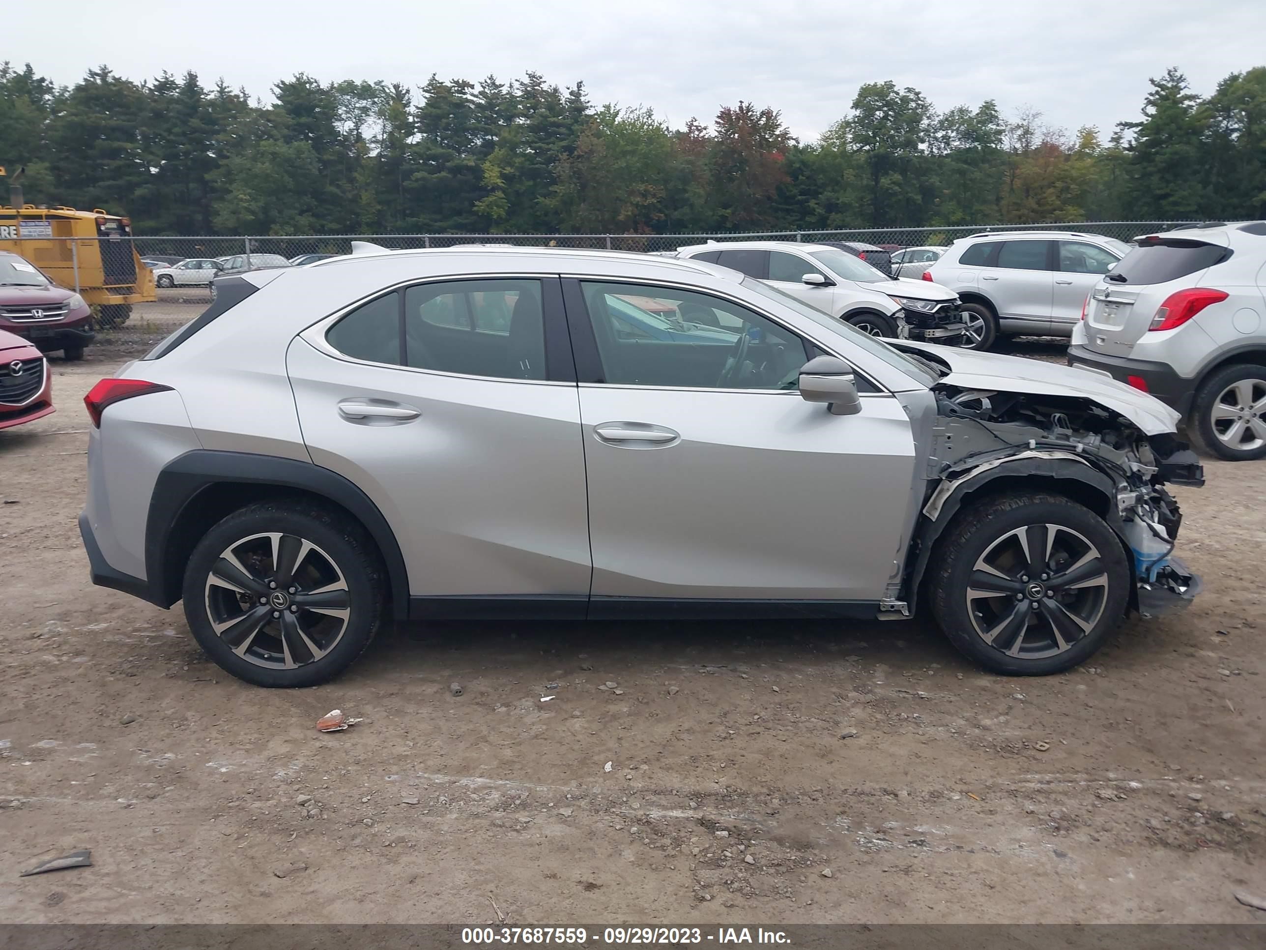 Photo 12 VIN: JTHY3JBH8K2000711 - LEXUS UX 