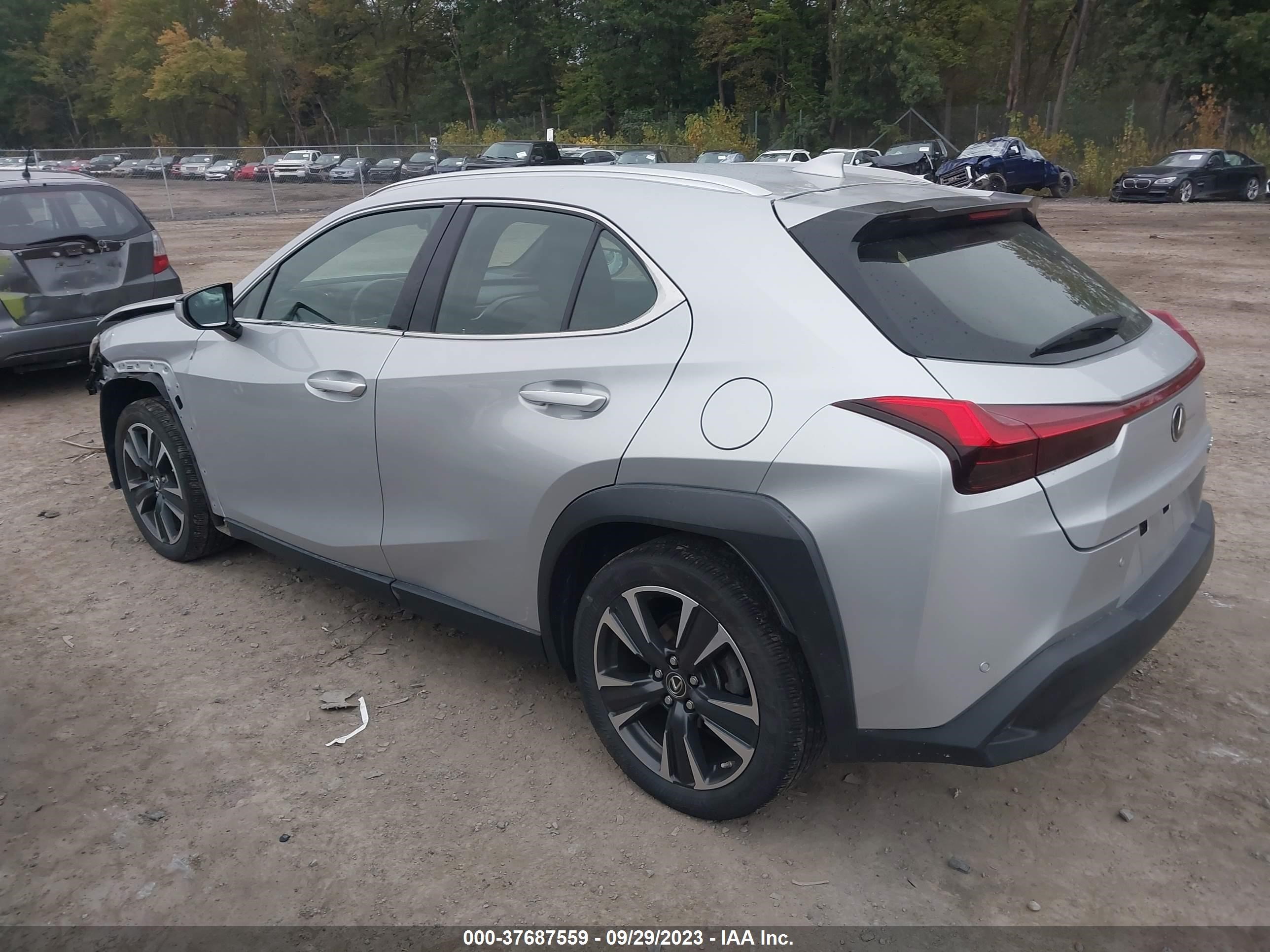 Photo 2 VIN: JTHY3JBH8K2000711 - LEXUS UX 