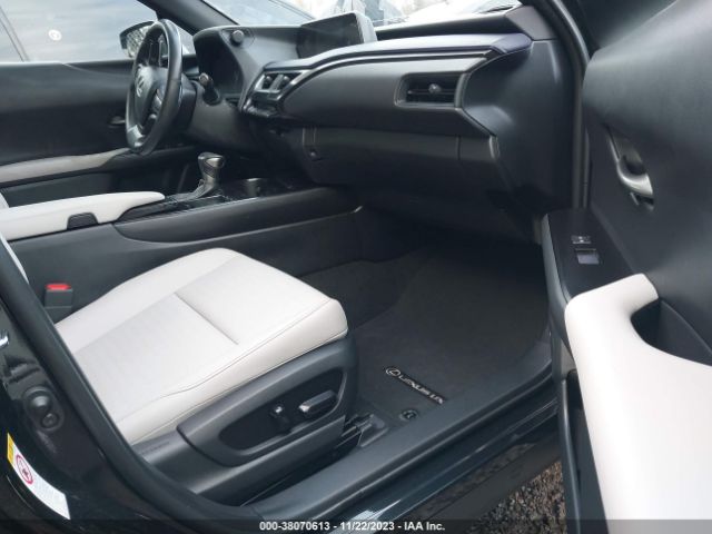 Photo 4 VIN: JTHY3JBH8K2006461 - LEXUS UX 200 