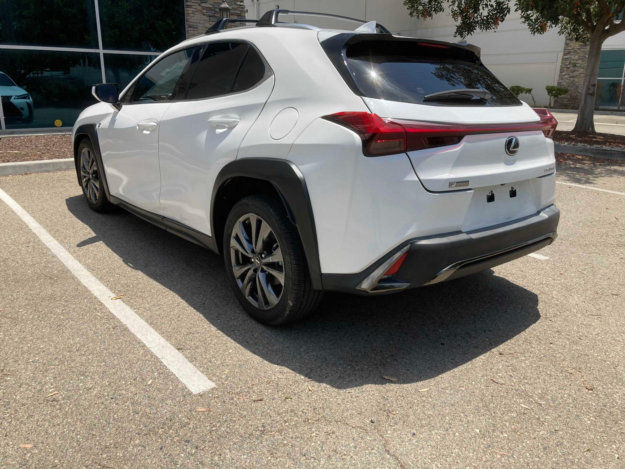 Photo 2 VIN: JTHY3JBHXK2004033 - LEXUS UX 200 