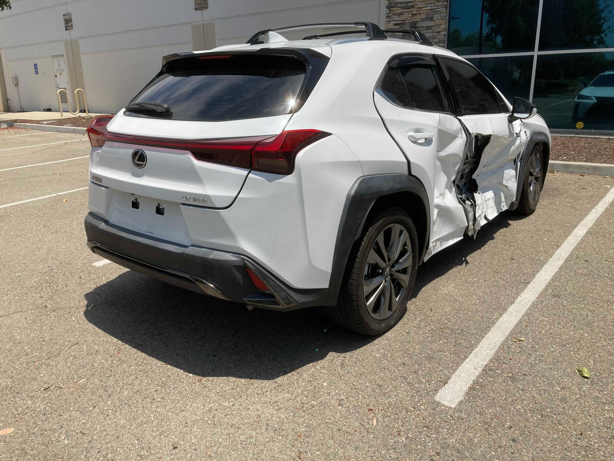 Photo 3 VIN: JTHY3JBHXK2004033 - LEXUS UX 200 