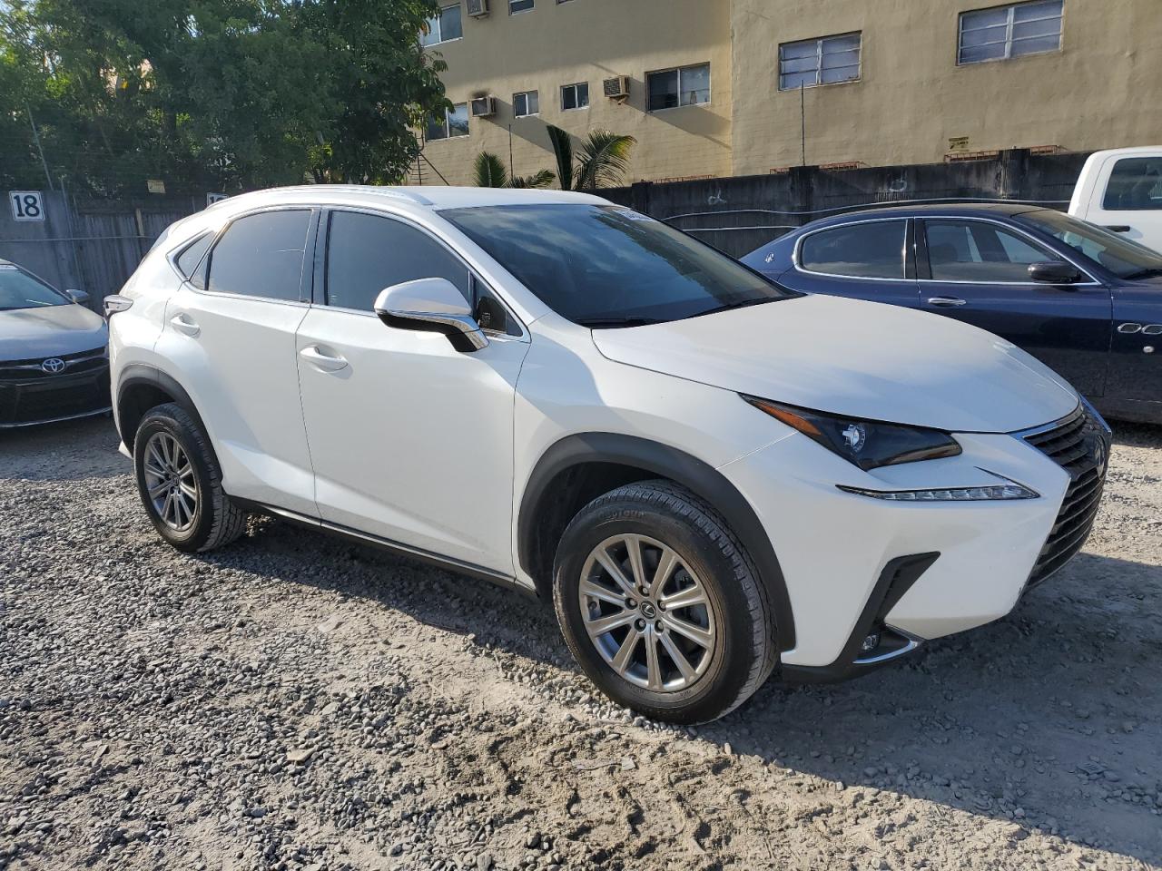 Photo 3 VIN: JTJAARDZ3L5001047 - LEXUS NX 