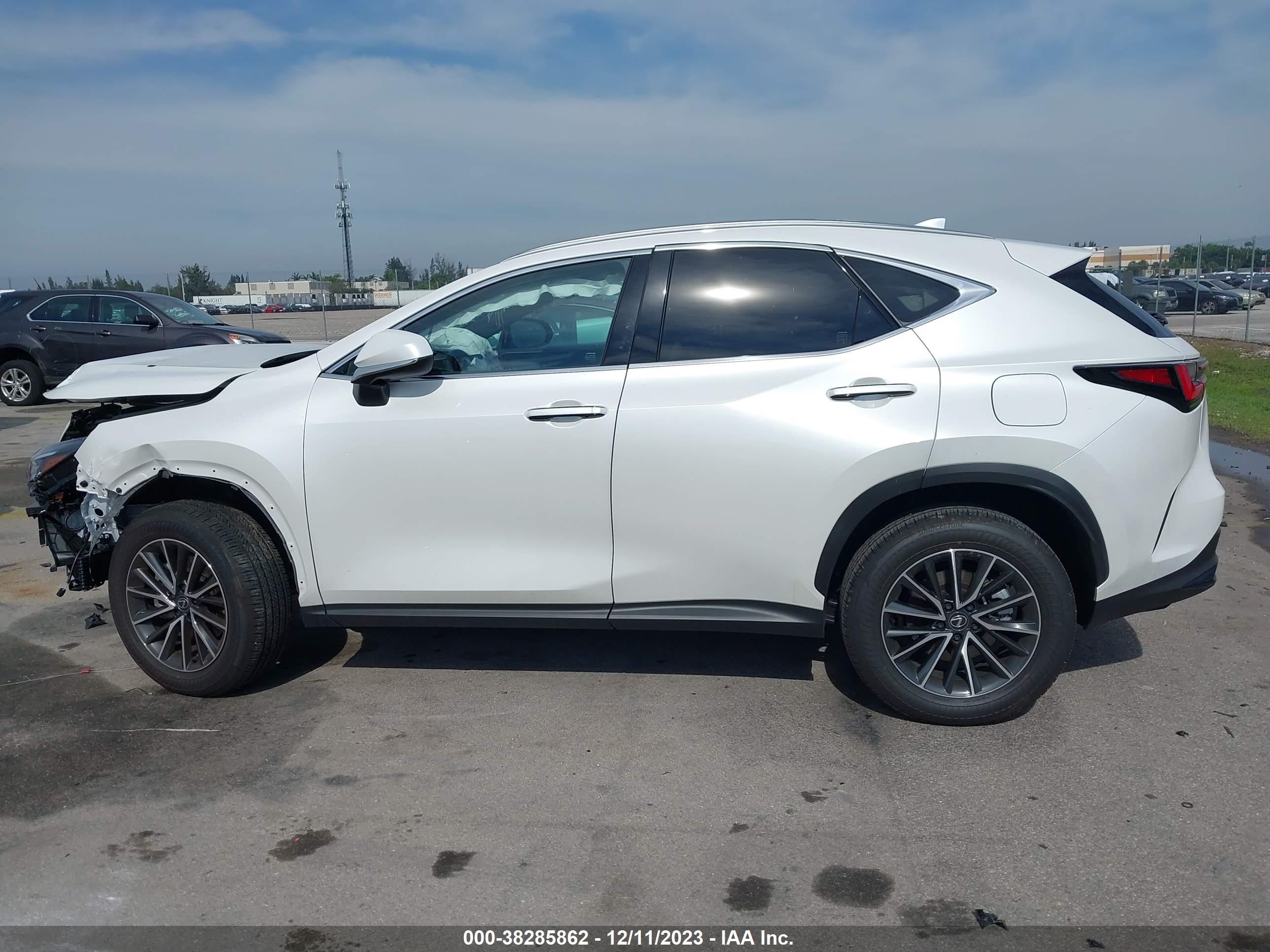 Photo 14 VIN: JTJAKCEZ4R2022475 - LEXUS NX 