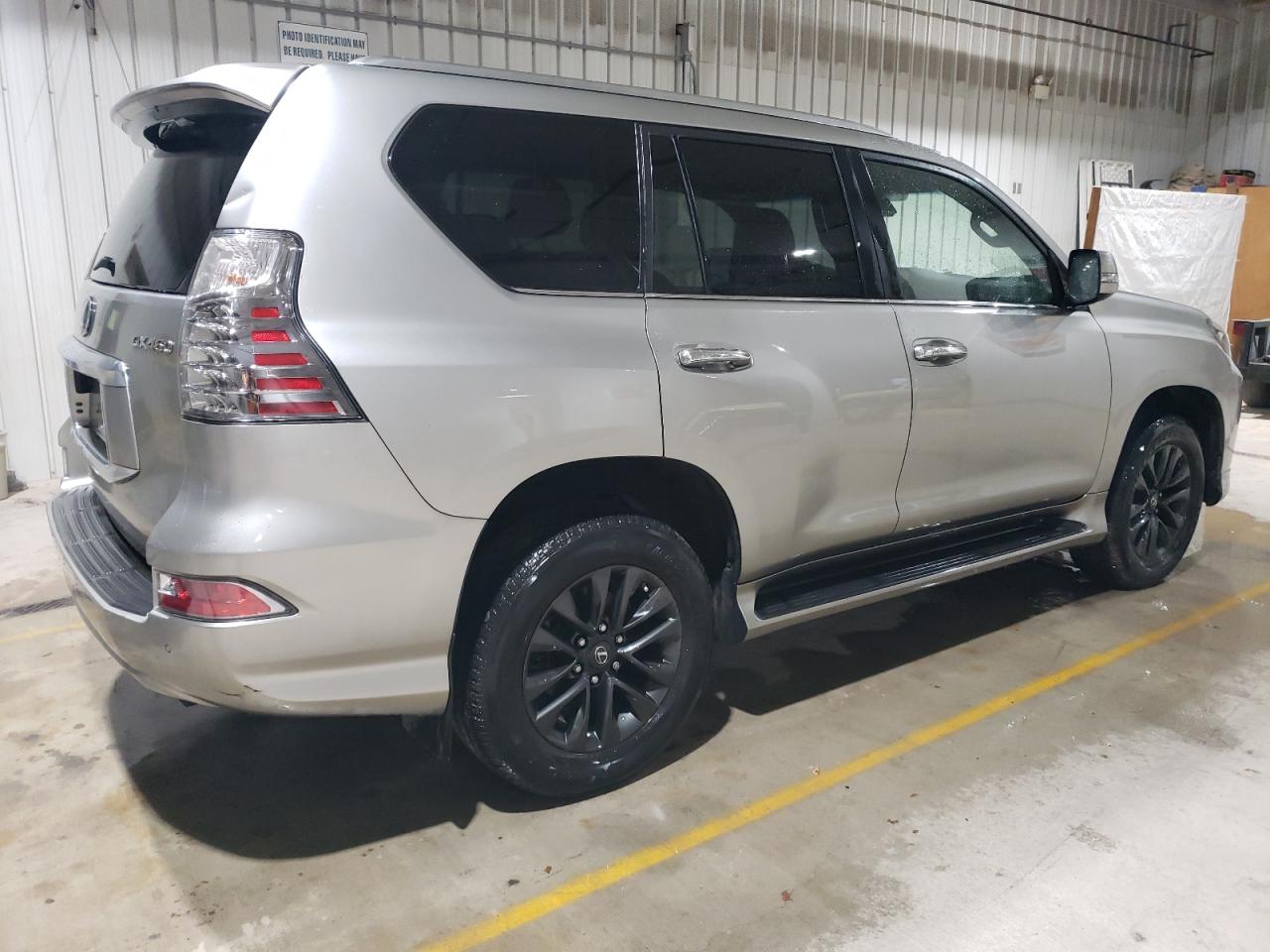 Photo 2 VIN: JTJAM7BX0L5247650 - LEXUS GX 