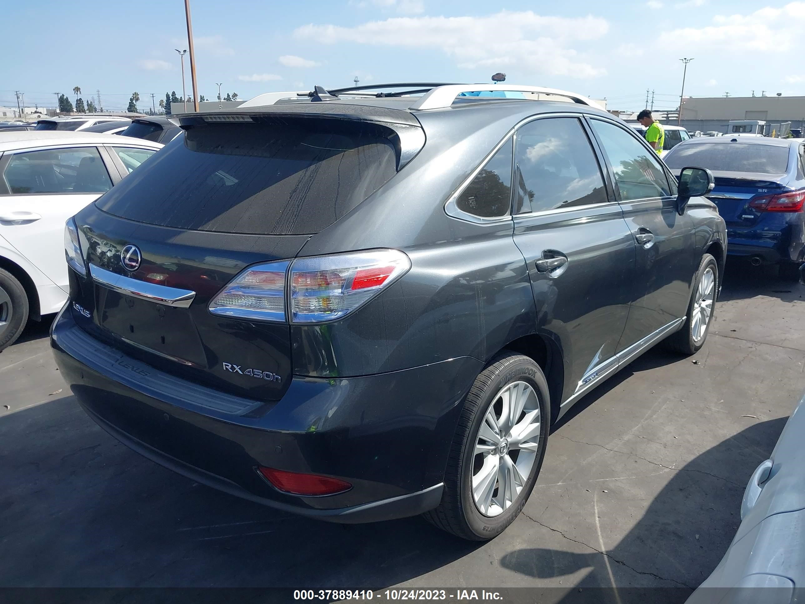 Photo 3 VIN: JTJBC1BA8A2411693 - LEXUS RX 