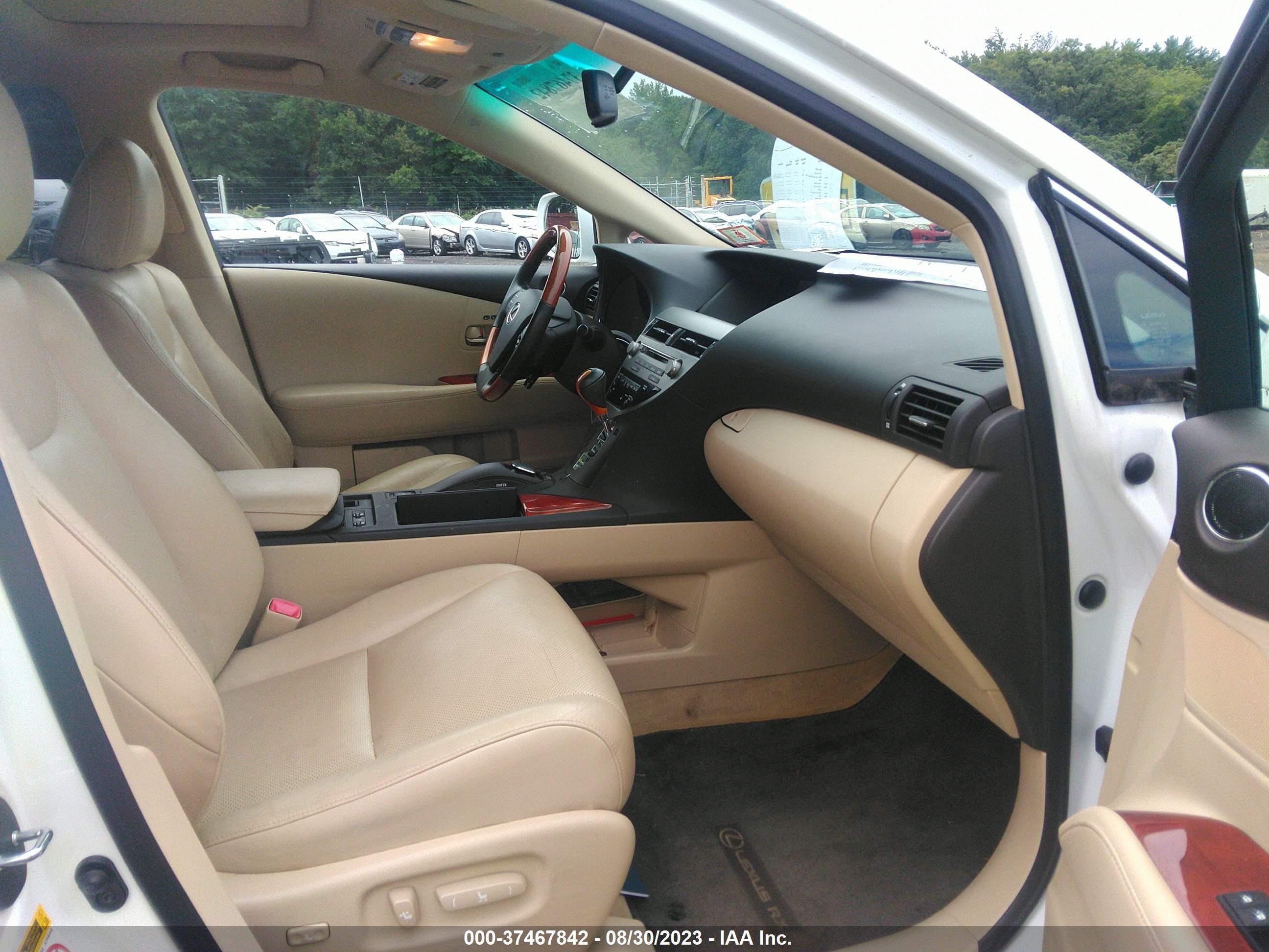 Photo 4 VIN: JTJBC1BA8C2432546 - LEXUS RX 