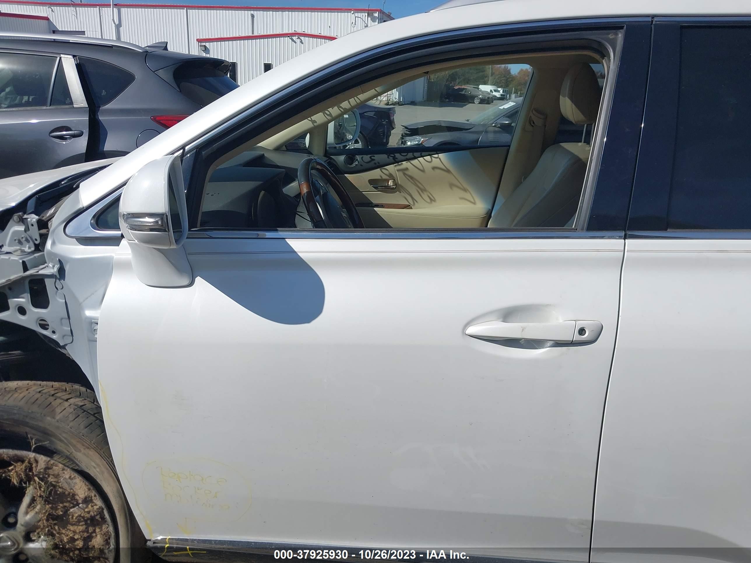 Photo 13 VIN: JTJBC1BAXD2451651 - LEXUS RX 