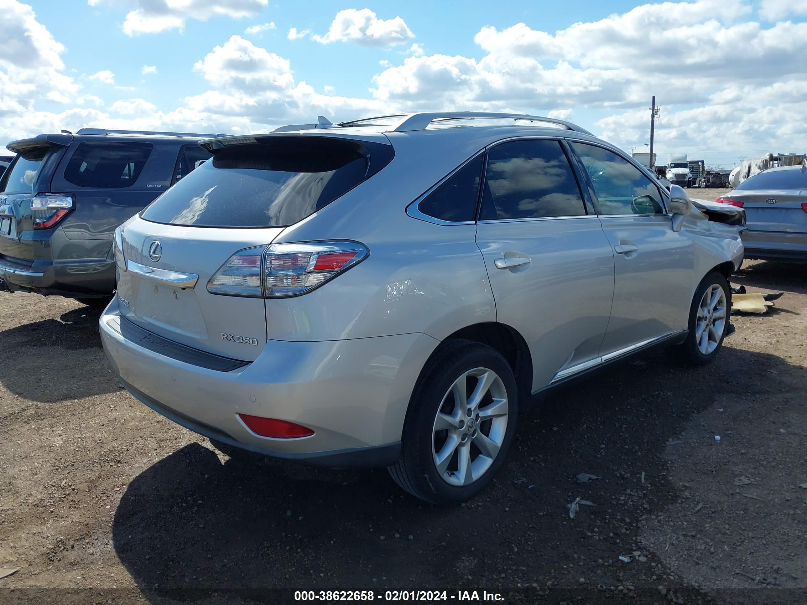 Photo 3 VIN: JTJBK1BA3A2412060 - LEXUS RX 