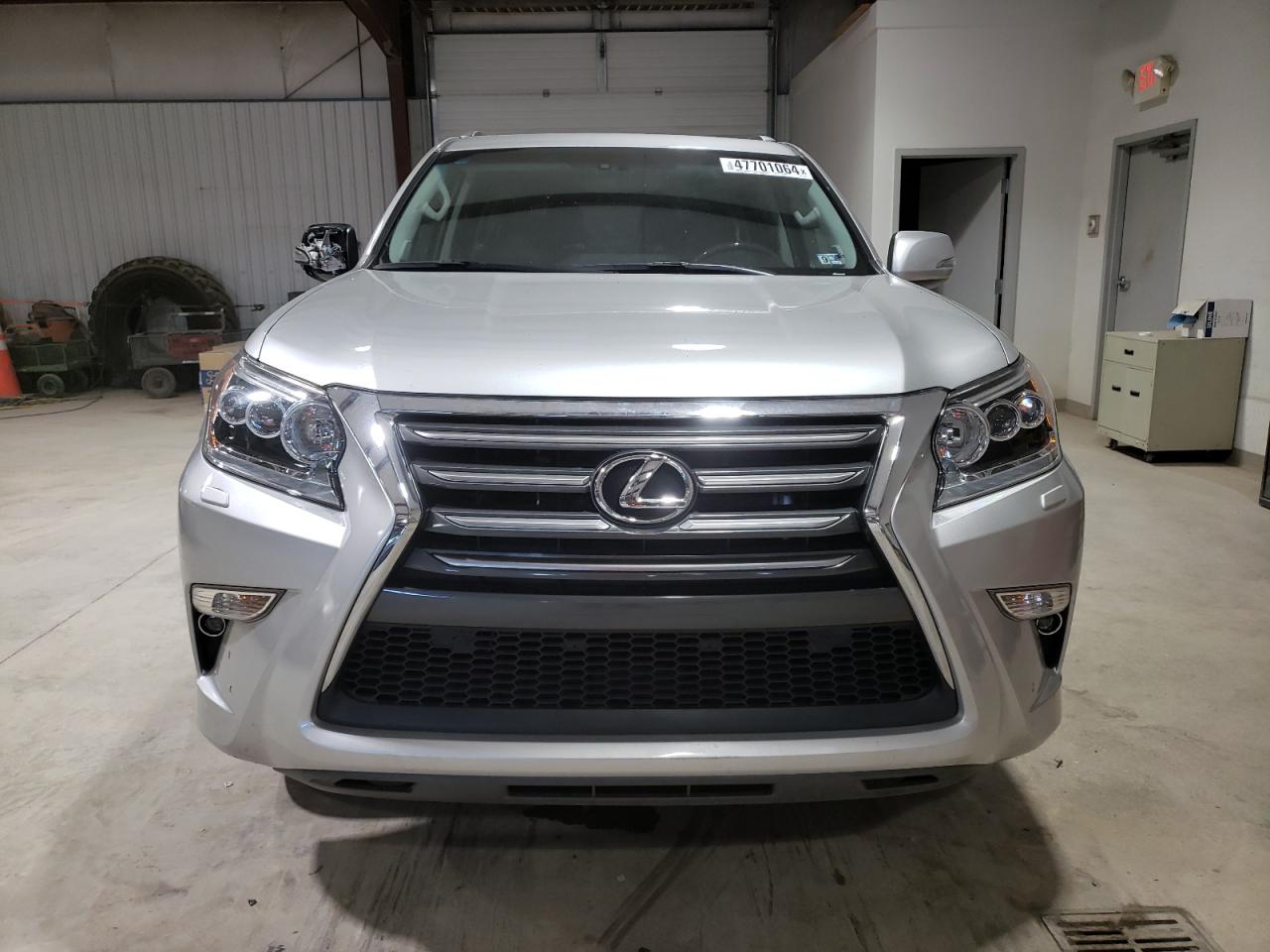 Photo 4 VIN: JTJBM7FX0J5199661 - LEXUS GX 