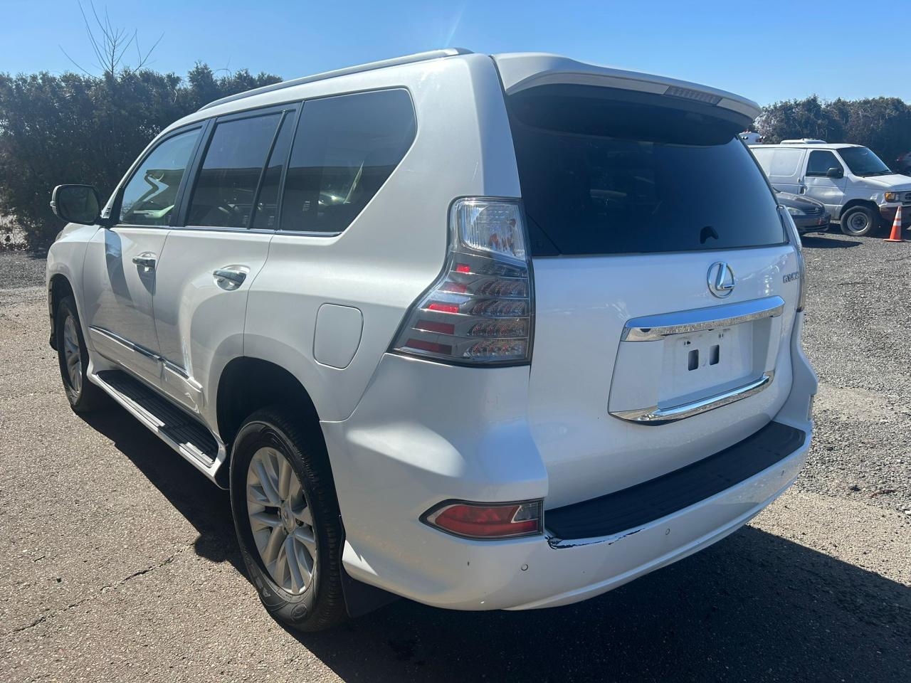 Photo 2 VIN: JTJBM7FX1F5093212 - LEXUS GX 