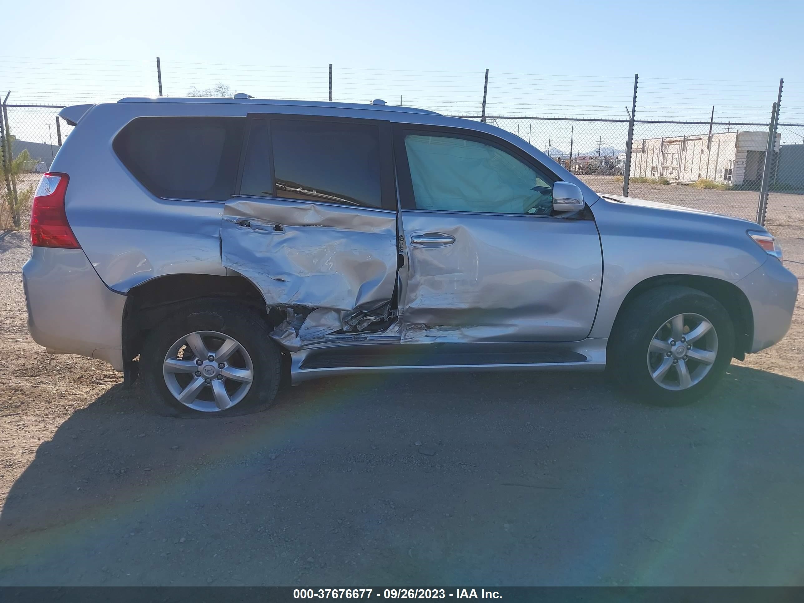 Photo 12 VIN: JTJBM7FX2B5029948 - LEXUS GX 