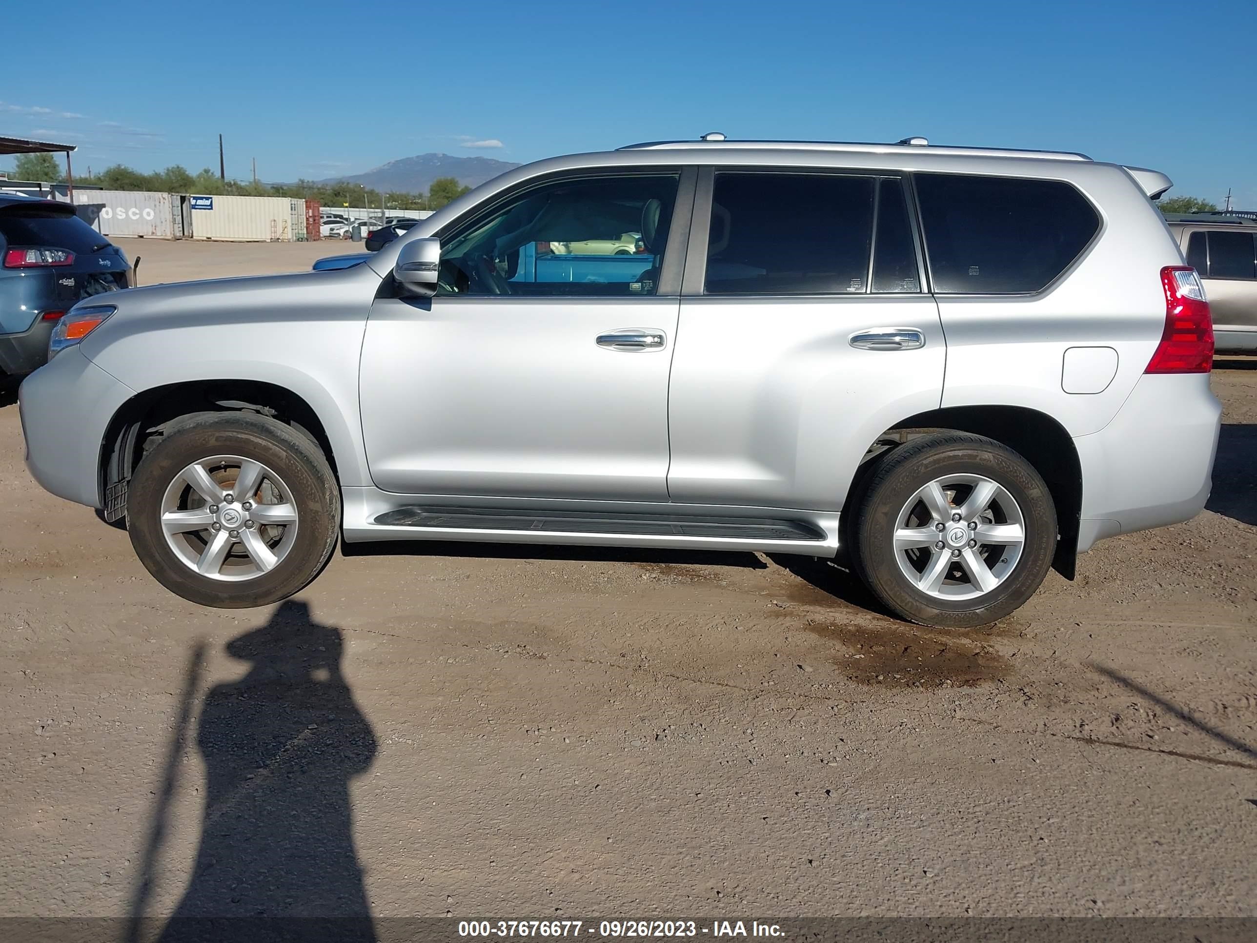 Photo 13 VIN: JTJBM7FX2B5029948 - LEXUS GX 