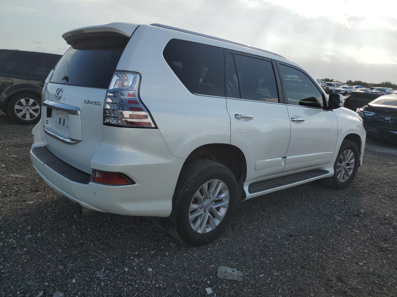 Photo 2 VIN: JTJBM7FX2J5182201 - LEXUS GX 