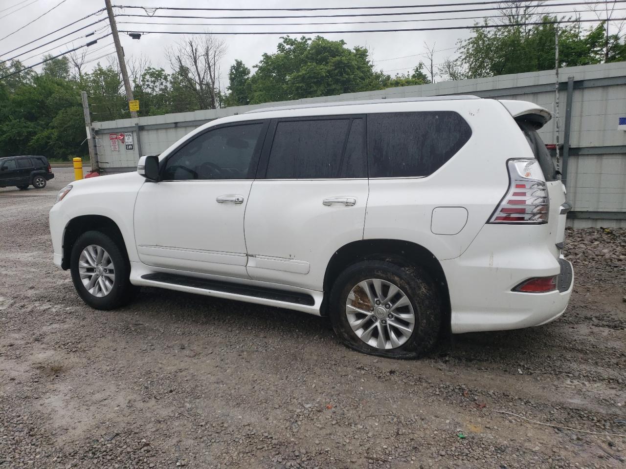 Photo 1 VIN: JTJBM7FX6J5190155 - LEXUS GX 