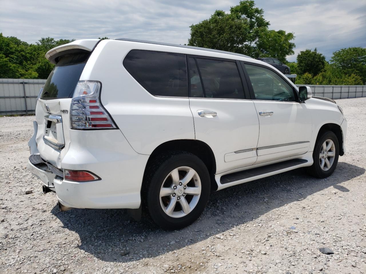 Photo 2 VIN: JTJBM7FX7J5208369 - LEXUS GX 