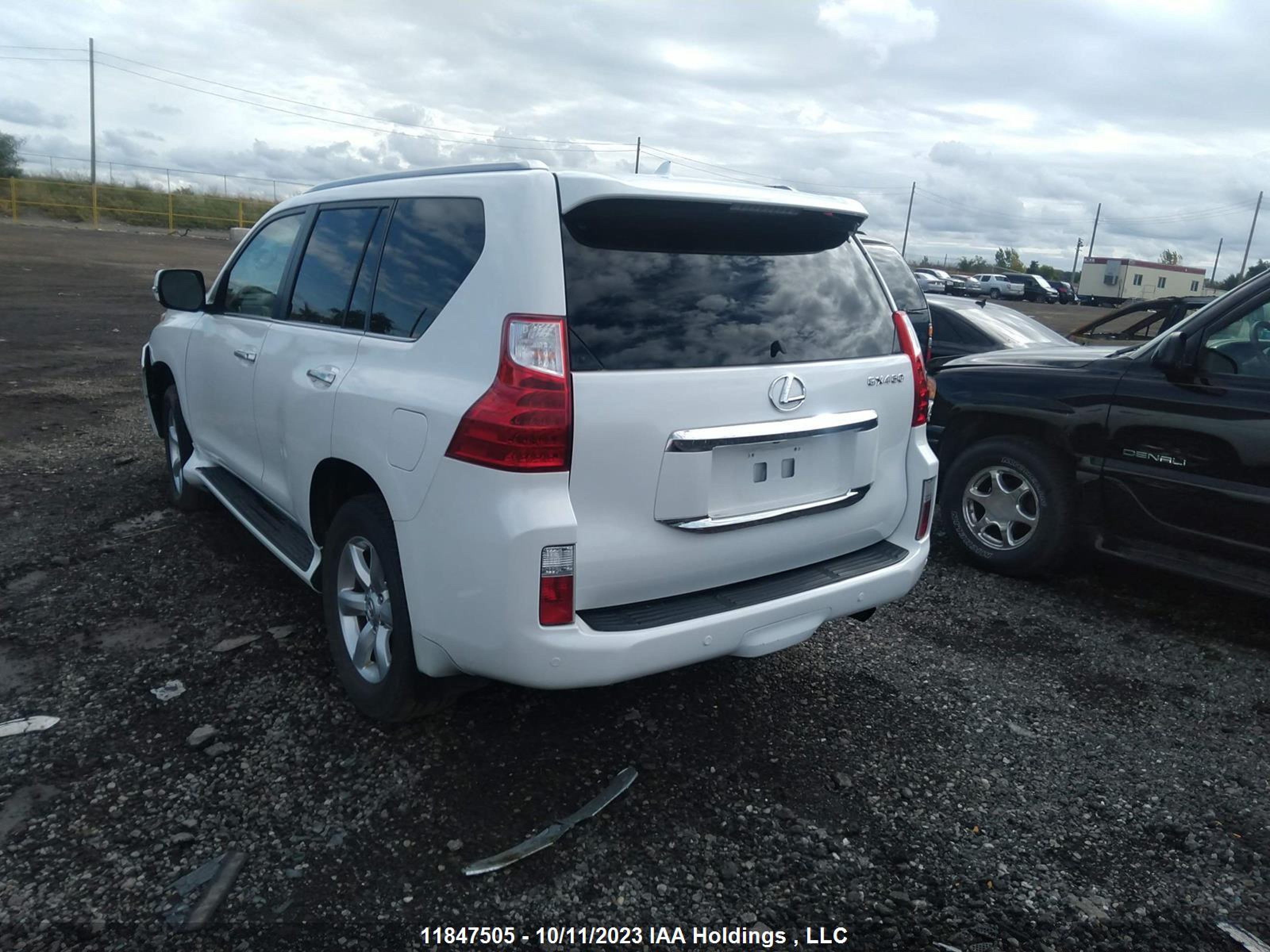 Photo 2 VIN: JTJBM7FX8B5017898 - LEXUS GX 