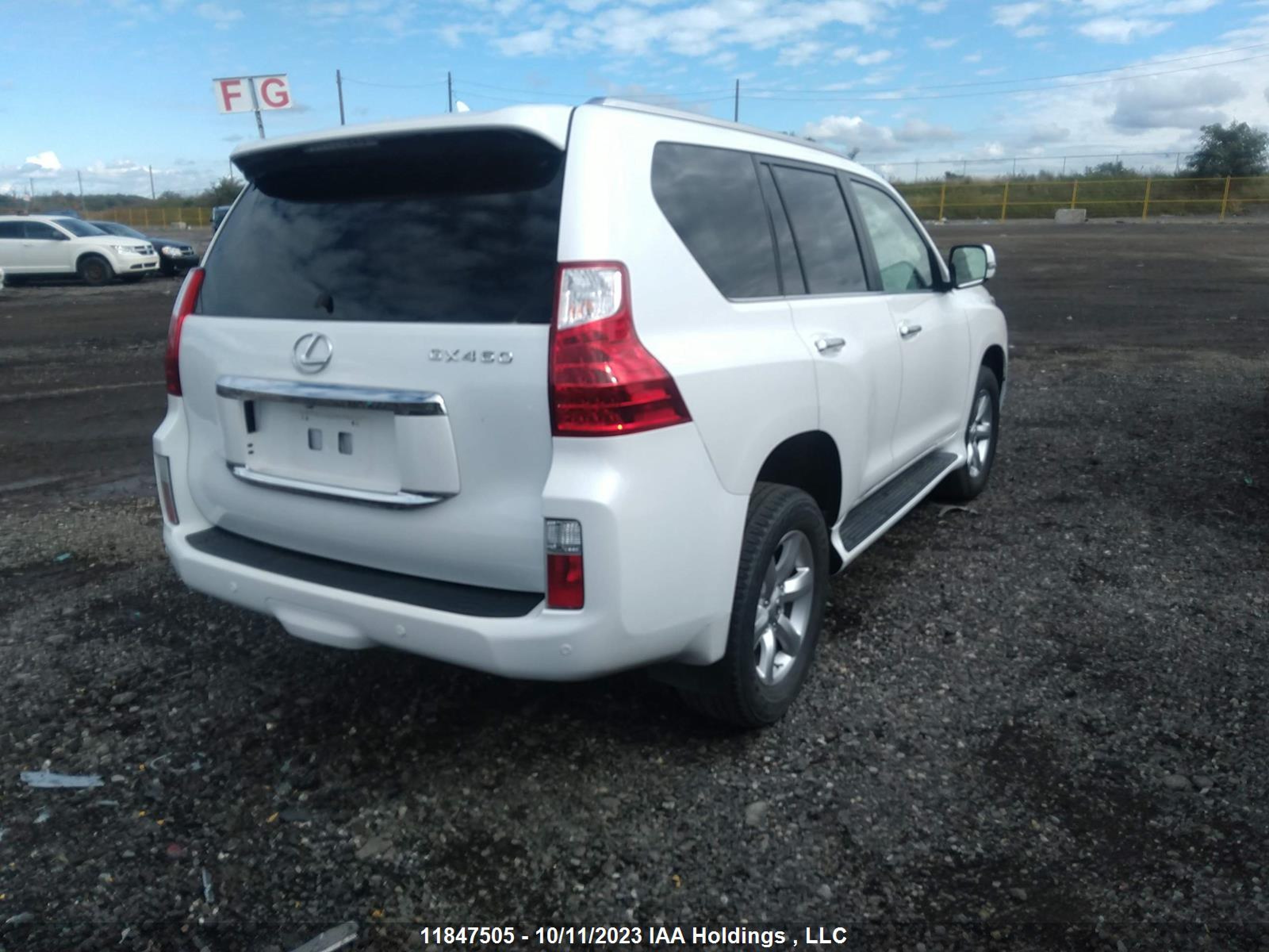 Photo 3 VIN: JTJBM7FX8B5017898 - LEXUS GX 