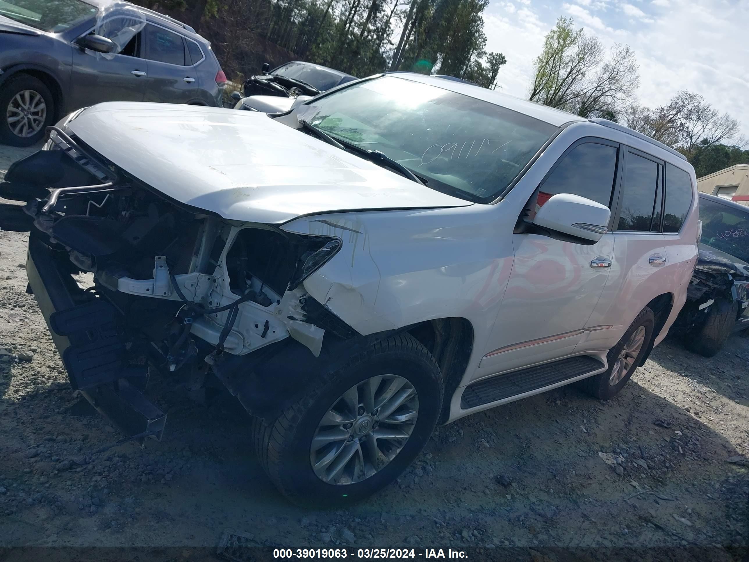 Photo 1 VIN: JTJBM7FX8F5091117 - LEXUS NX-300H 