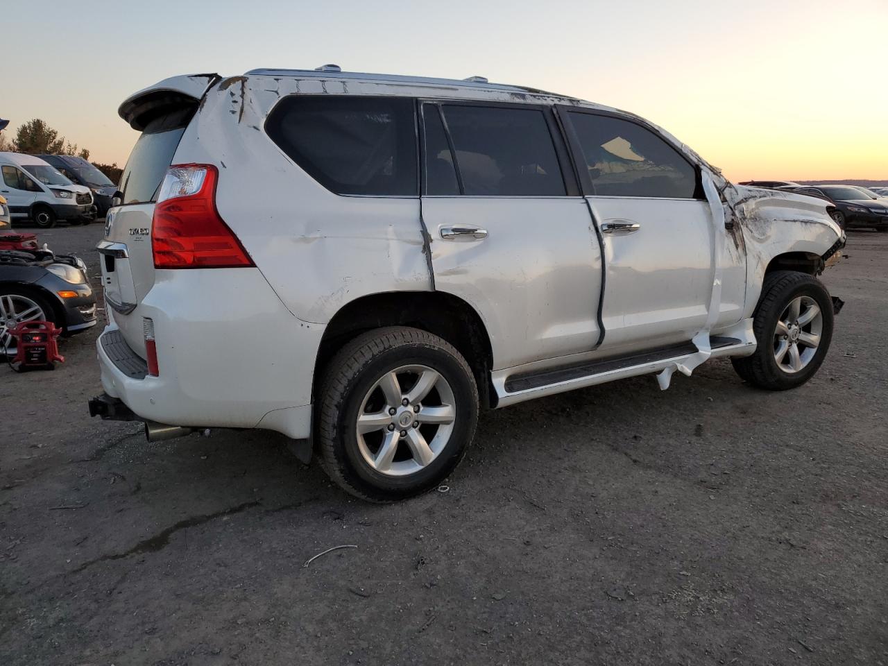 Photo 2 VIN: JTJBM7FX9A5008108 - LEXUS GX 