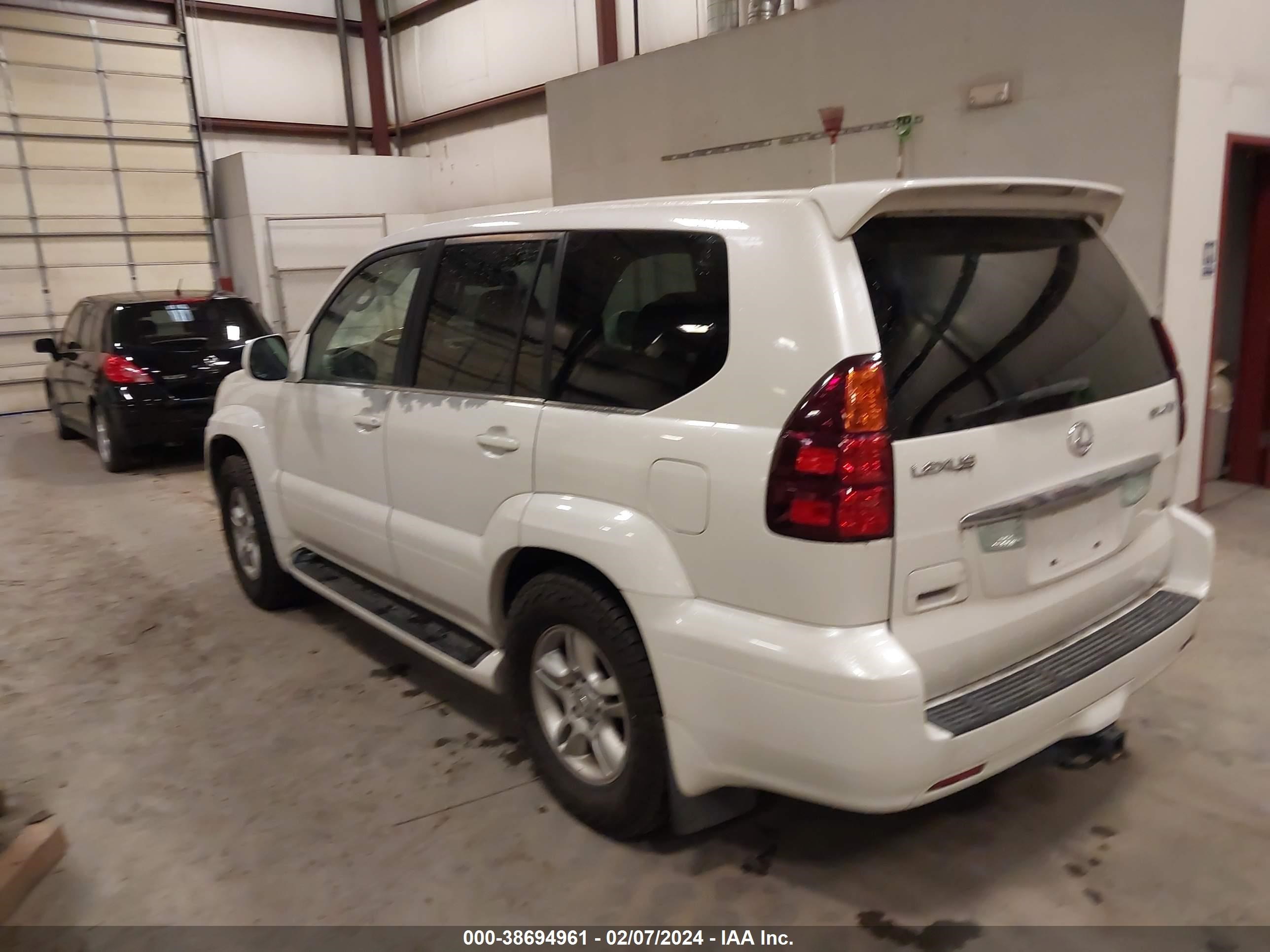 Photo 2 VIN: JTJBT20X370146389 - LEXUS GX 