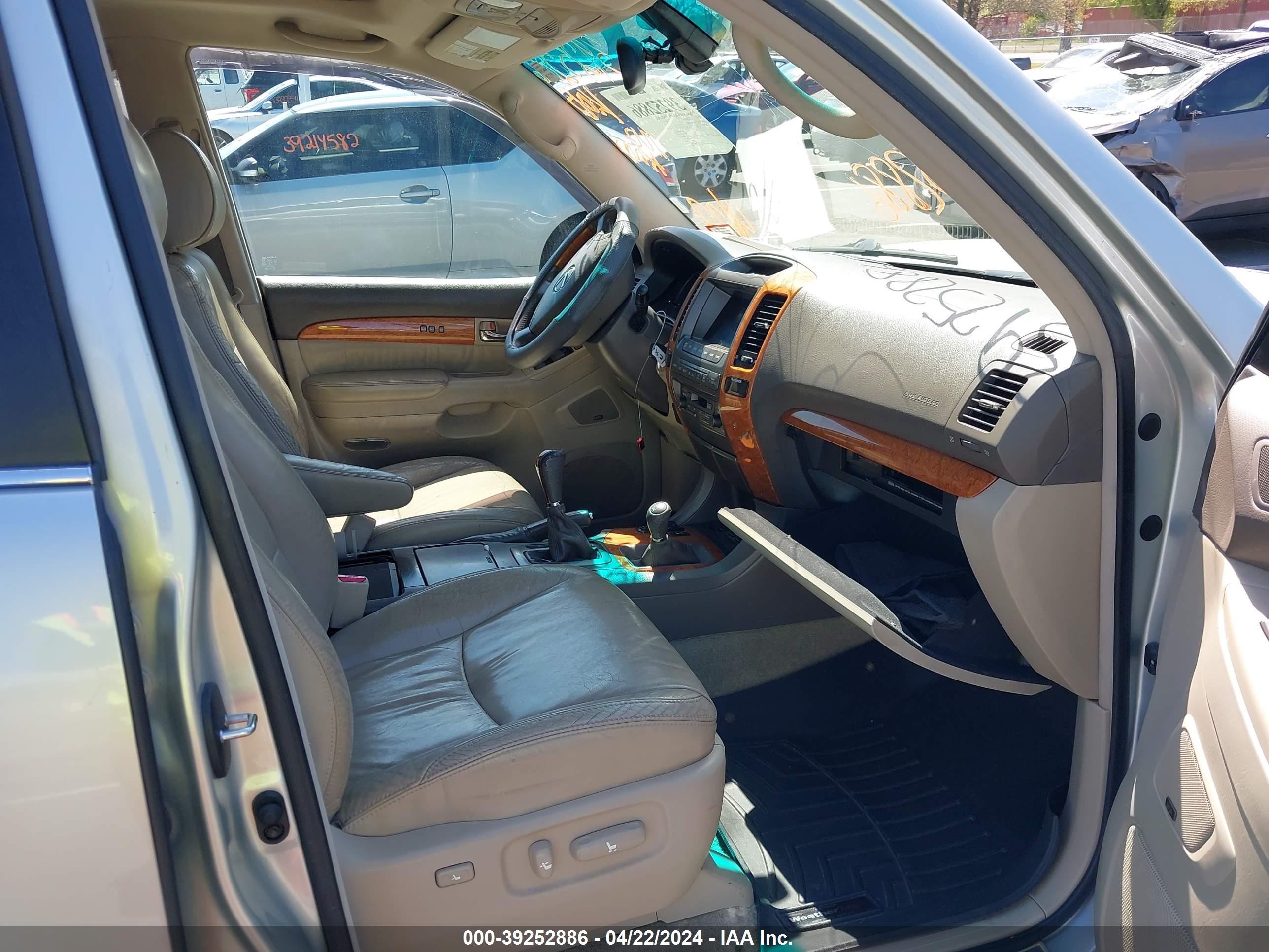 Photo 4 VIN: JTJBT20XX50083885 - LEXUS GX 