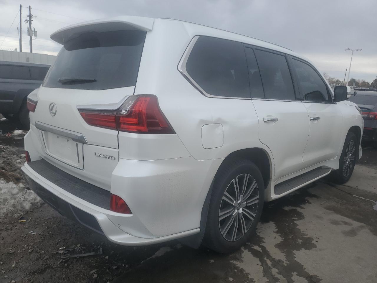 Photo 2 VIN: JTJDY7AX2L4324141 - LEXUS LX 