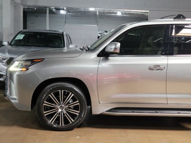 Photo 4 VIN: JTJDY7AX5L4318642 - LEXUS LX 