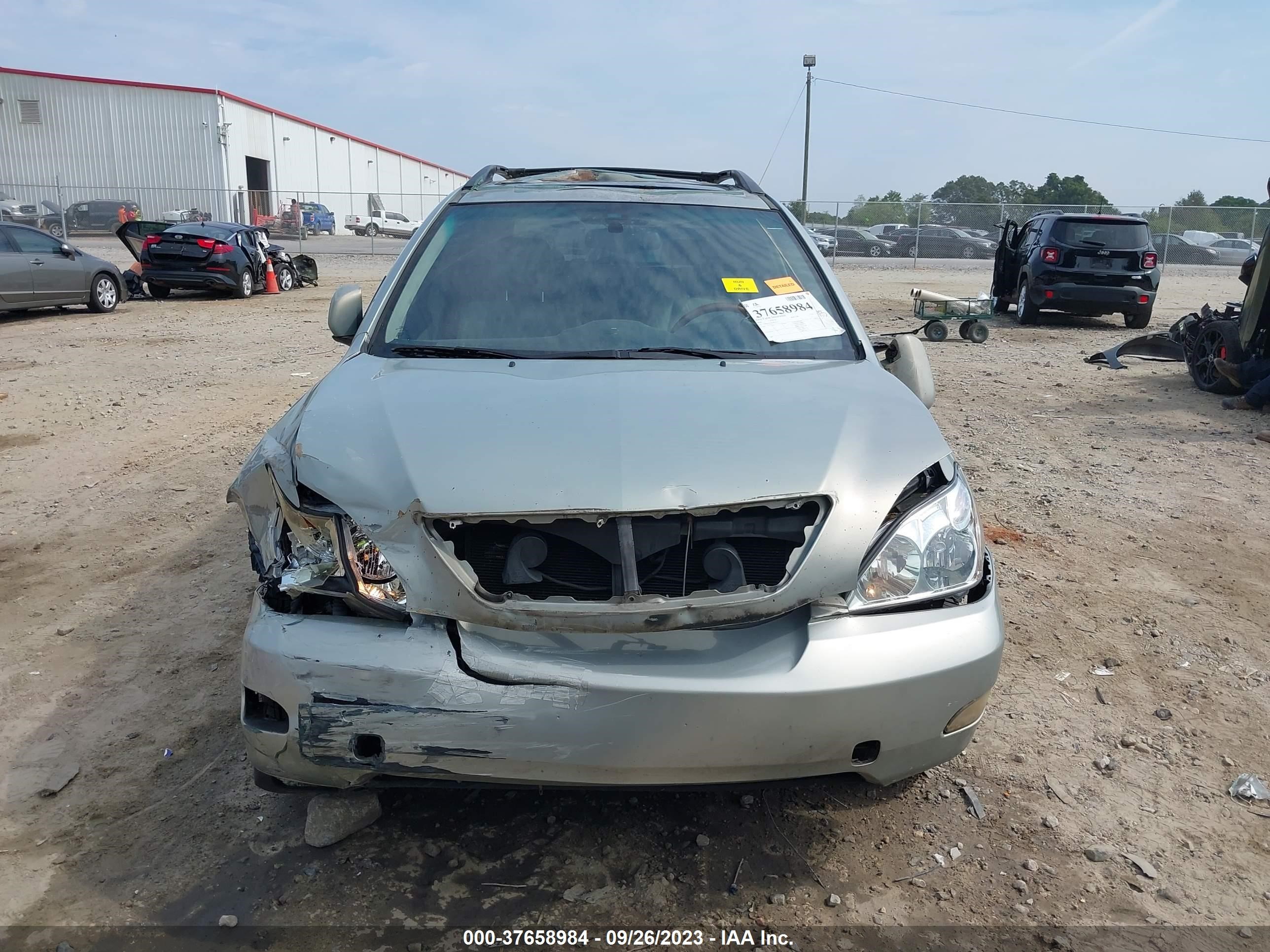 Photo 11 VIN: JTJGA31U040014370 - LEXUS RX 