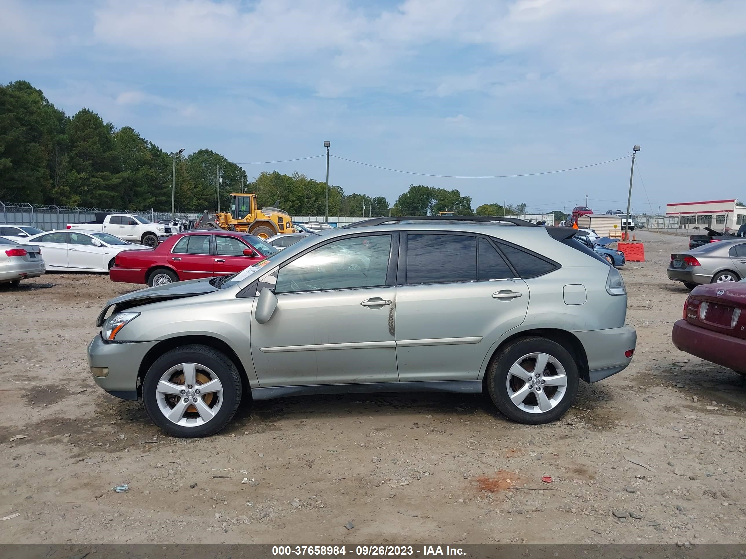 Photo 13 VIN: JTJGA31U040014370 - LEXUS RX 