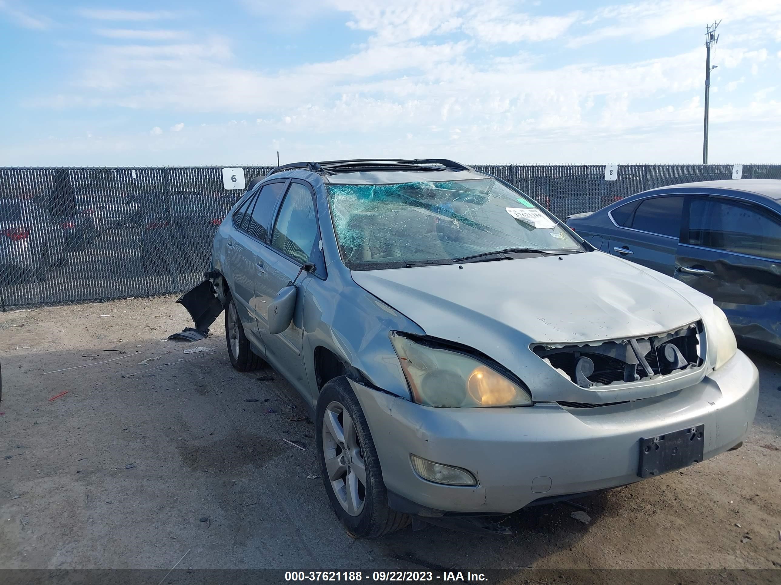 Photo 11 VIN: JTJGA31U040024266 - LEXUS RX 