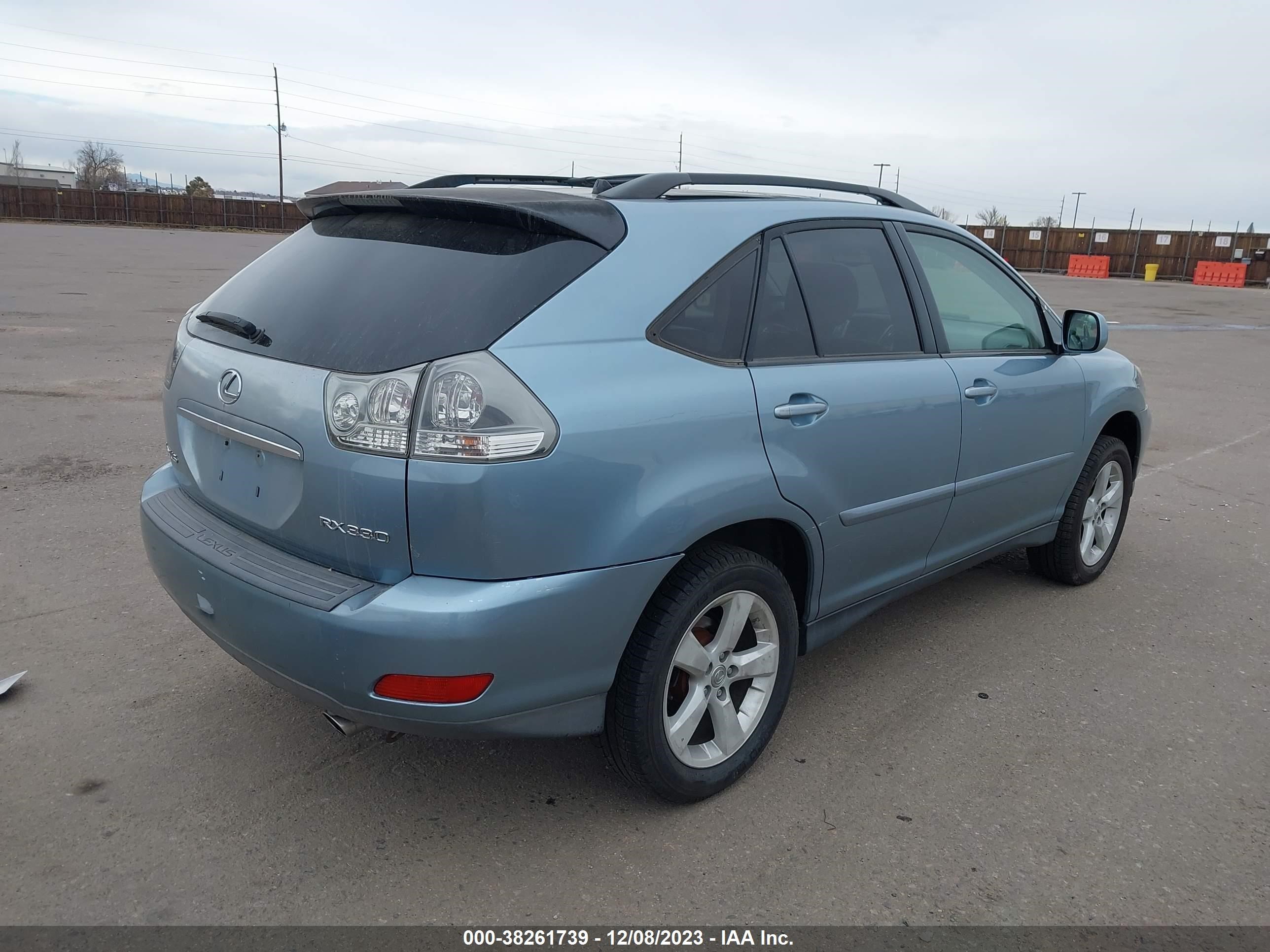 Photo 3 VIN: JTJGA31U050056569 - LEXUS RX 