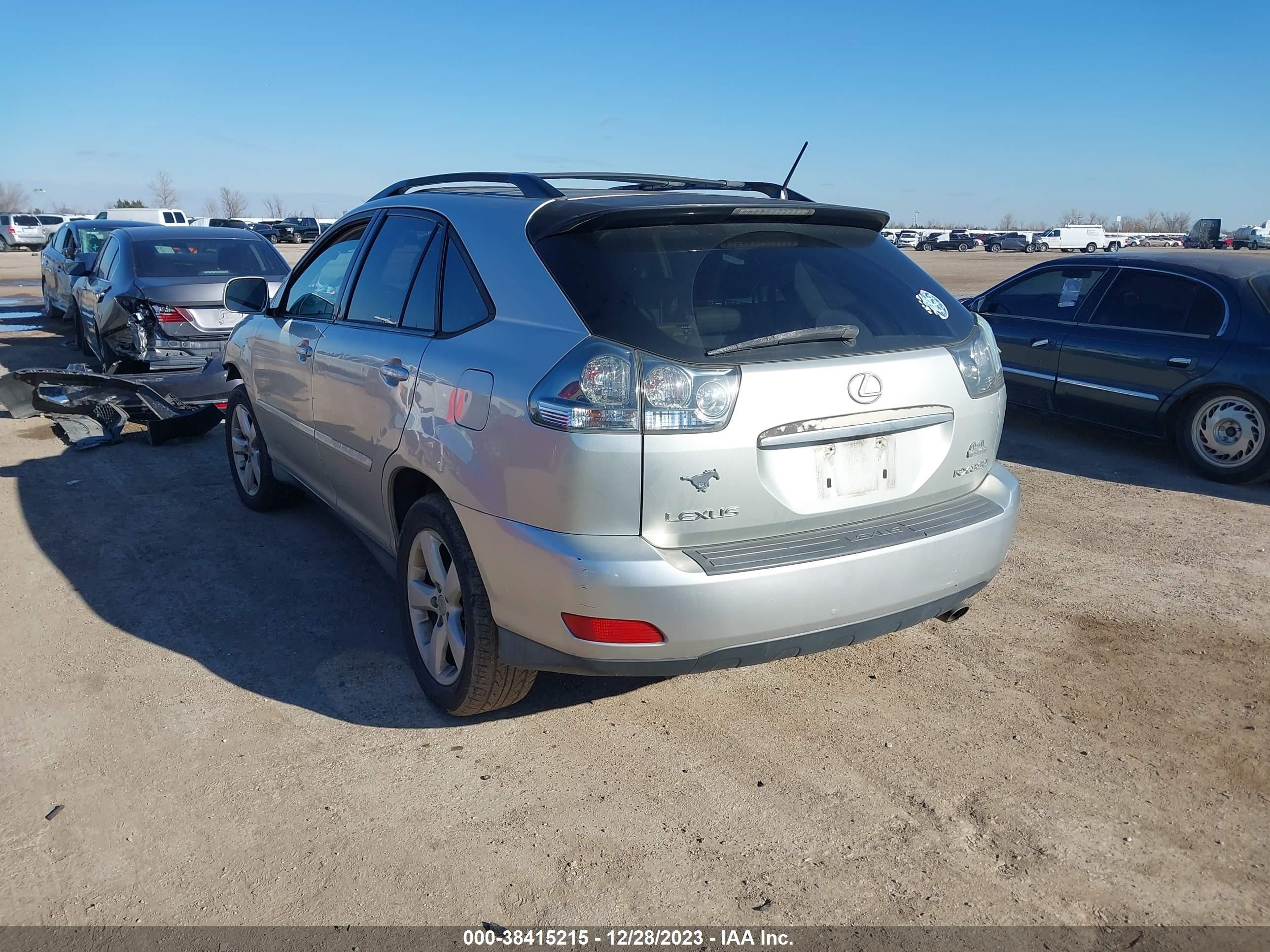 Photo 2 VIN: JTJGA31U140043960 - LEXUS RX 