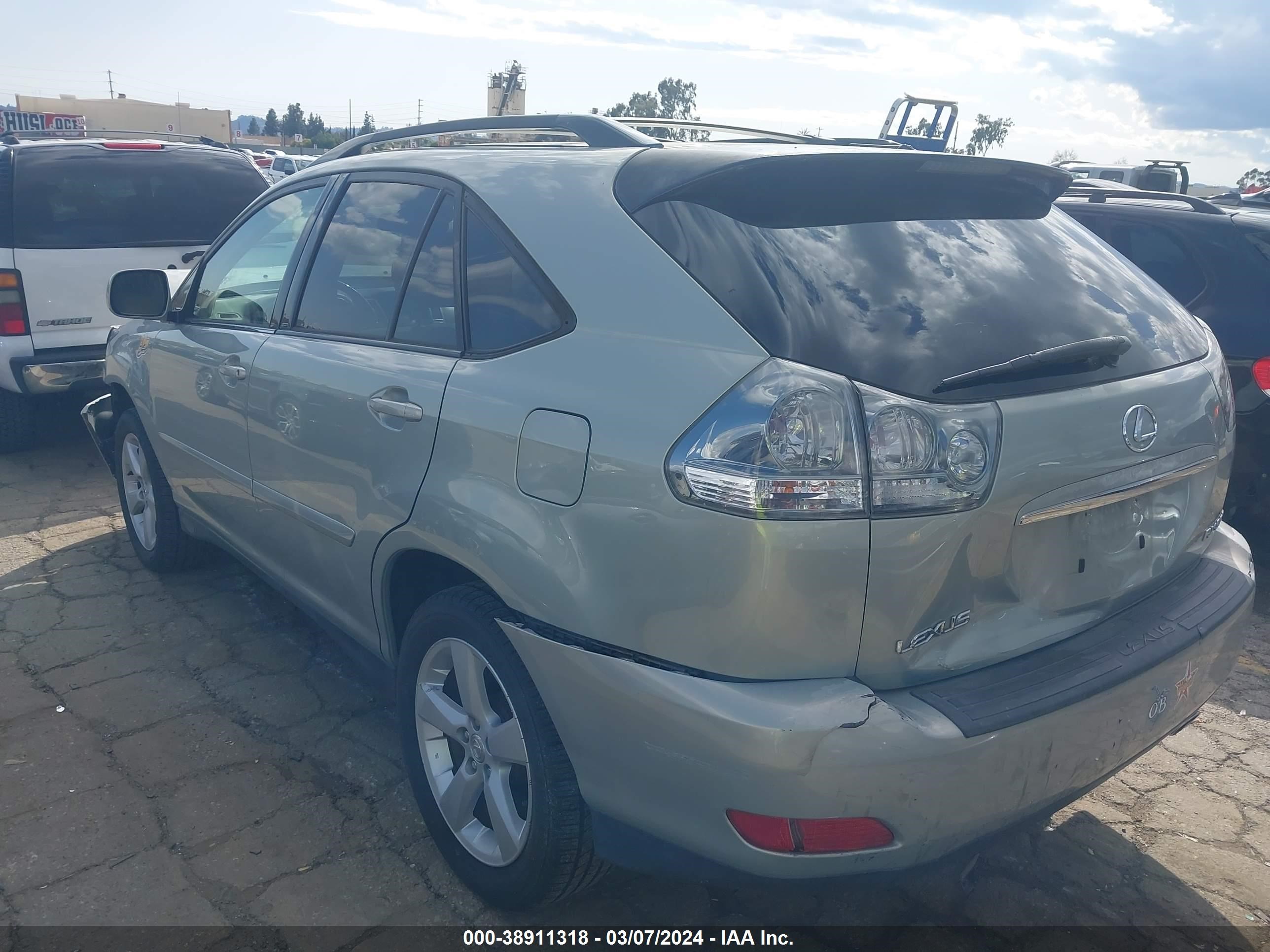 Photo 2 VIN: JTJGA31U150046875 - LEXUS RX 