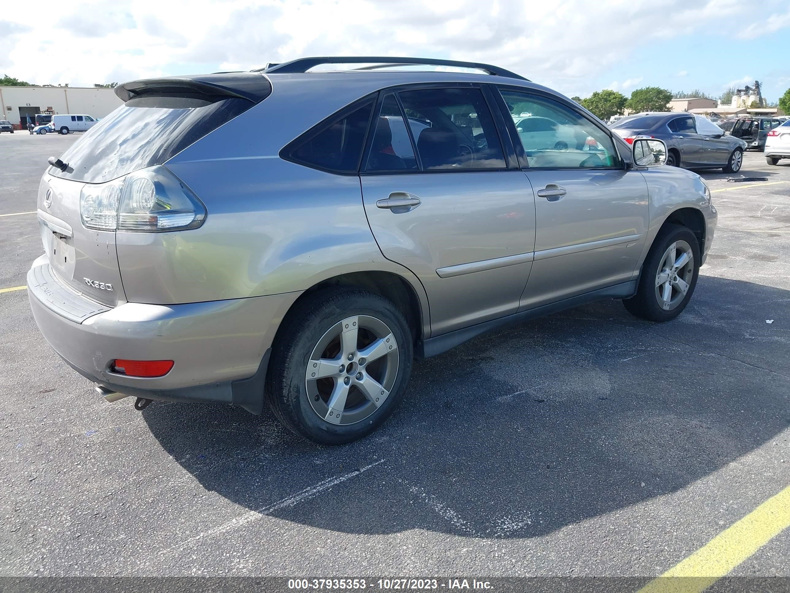 Photo 3 VIN: JTJGA31U150058573 - LEXUS RX 